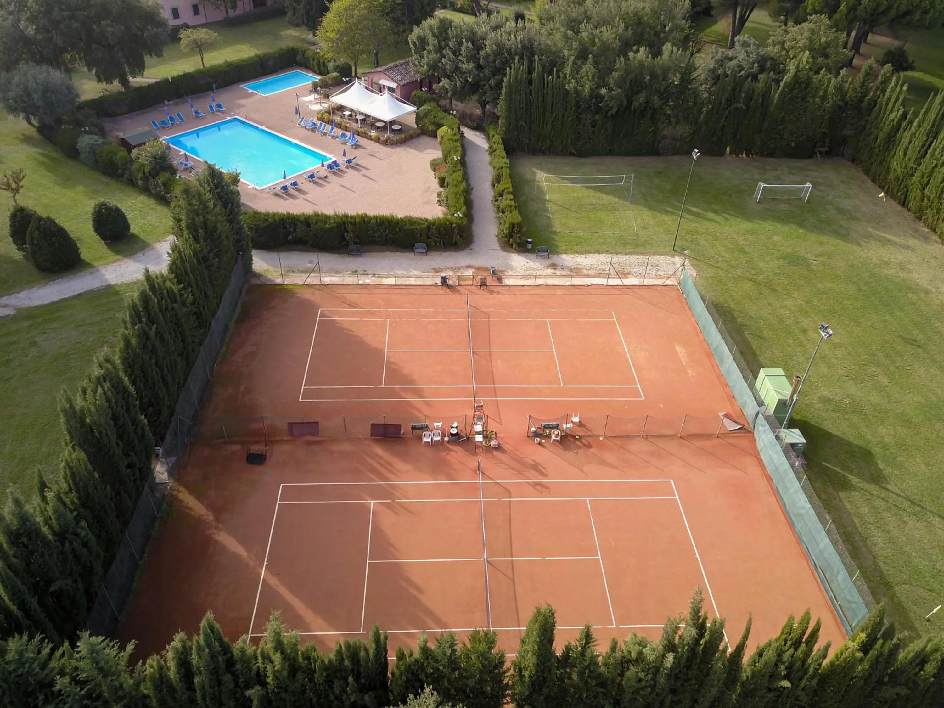 Tennis court, Bird's-eye View in Relais San Clemente