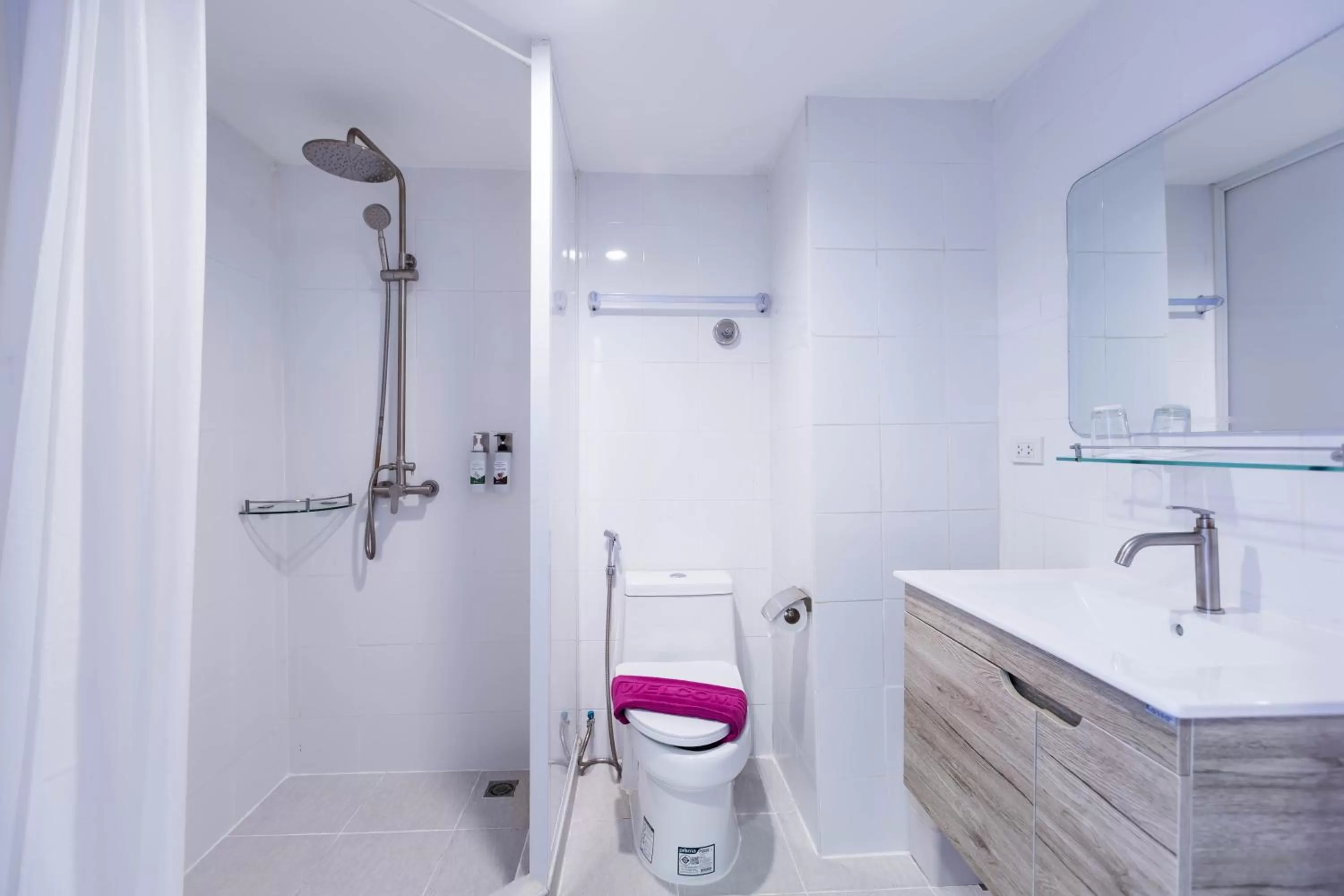 Shower in Hotel Zing