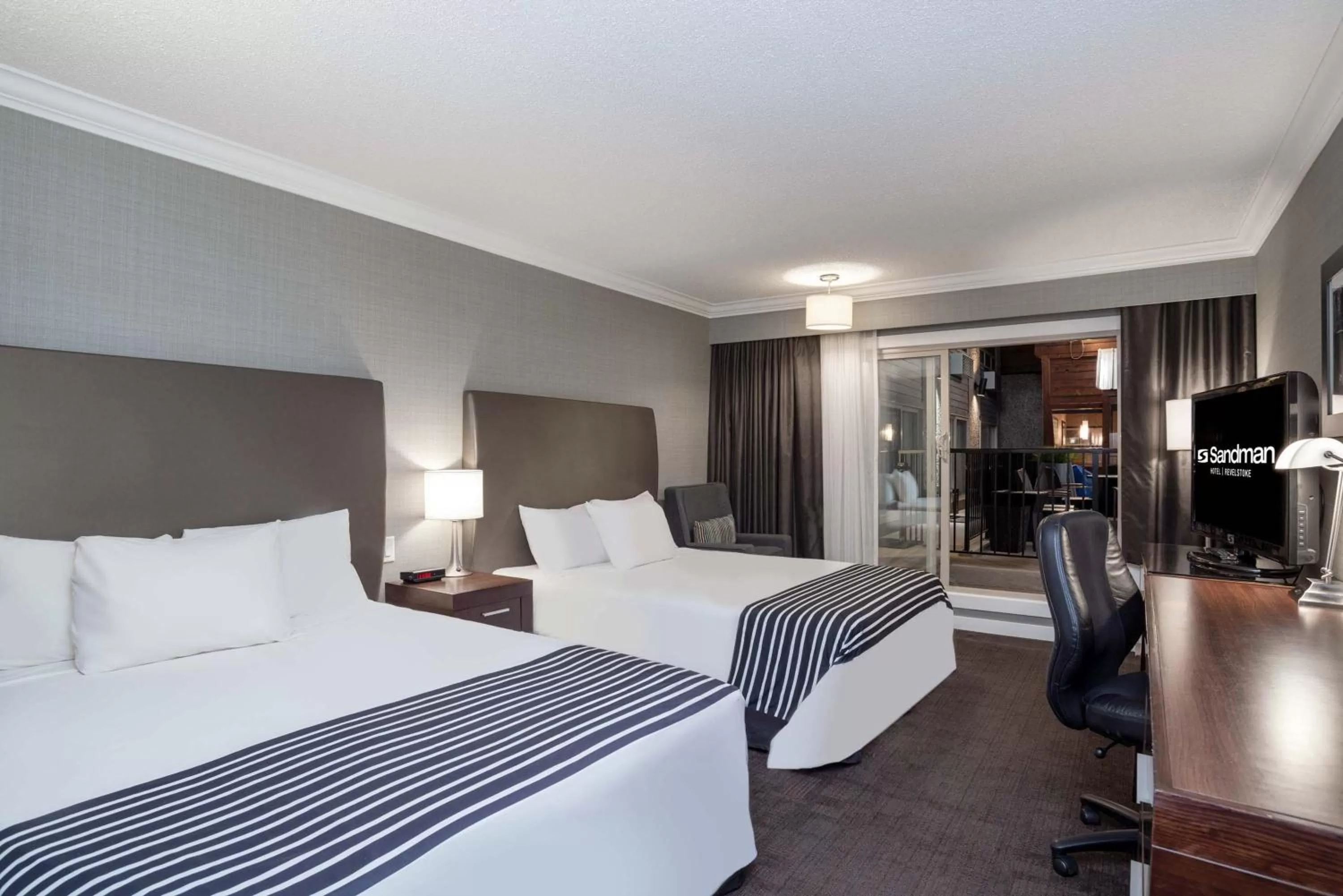 Photo of the whole room, Bed in Sandman Hotel Revelstoke