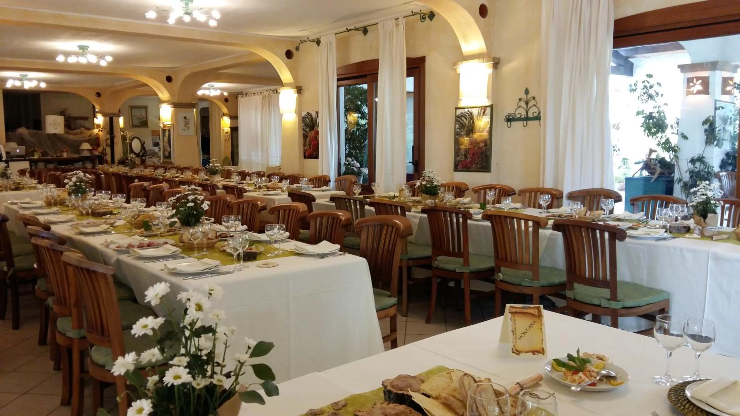 Restaurant/places to eat in Hotel Domu Incantada
