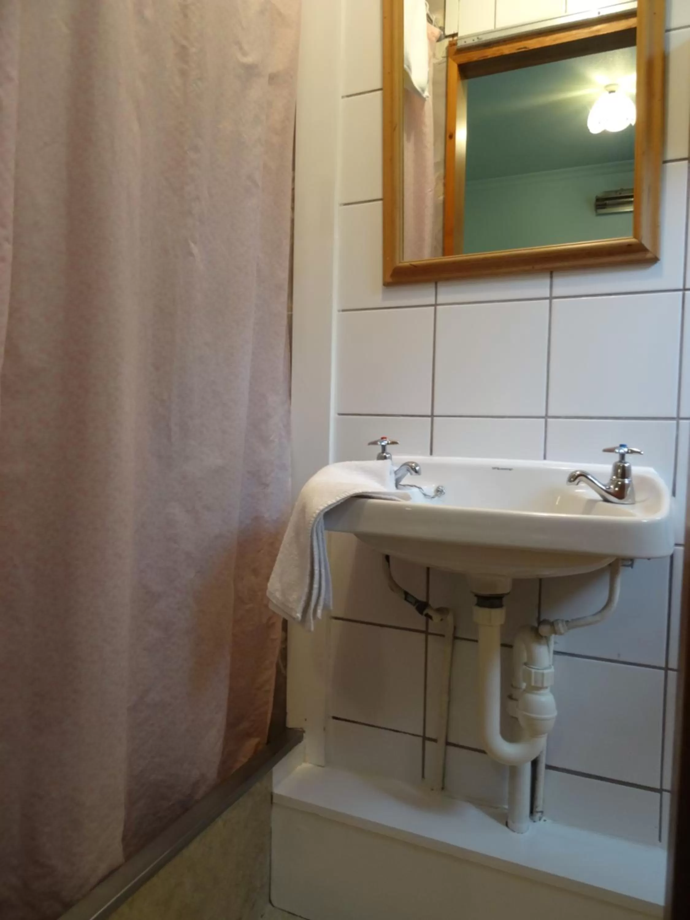 Facade/entrance in Sahara Motels