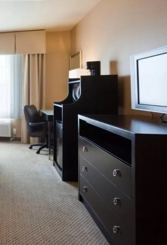 TV and multimedia in Holiday Inn Express Rocklin - Galleria Area by IHG