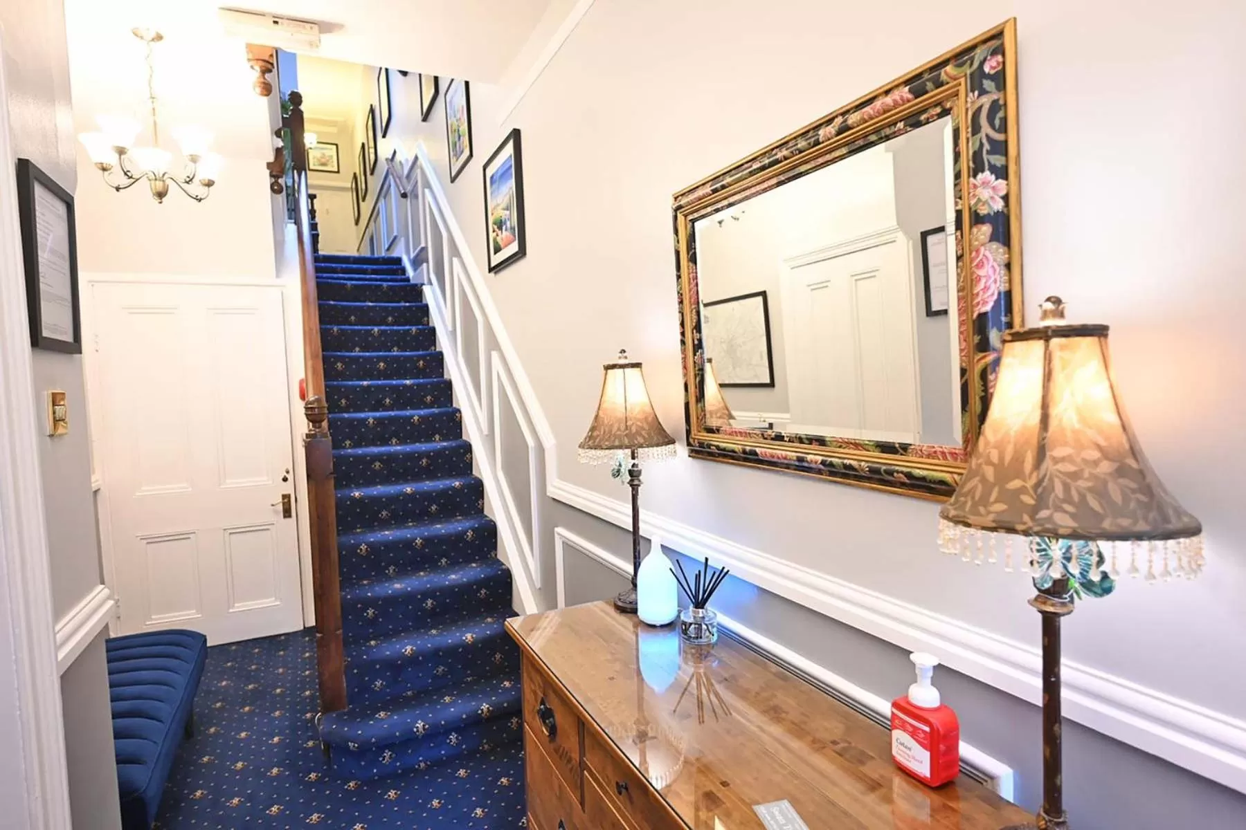 Lobby or reception, Seating Area in The Hathaways