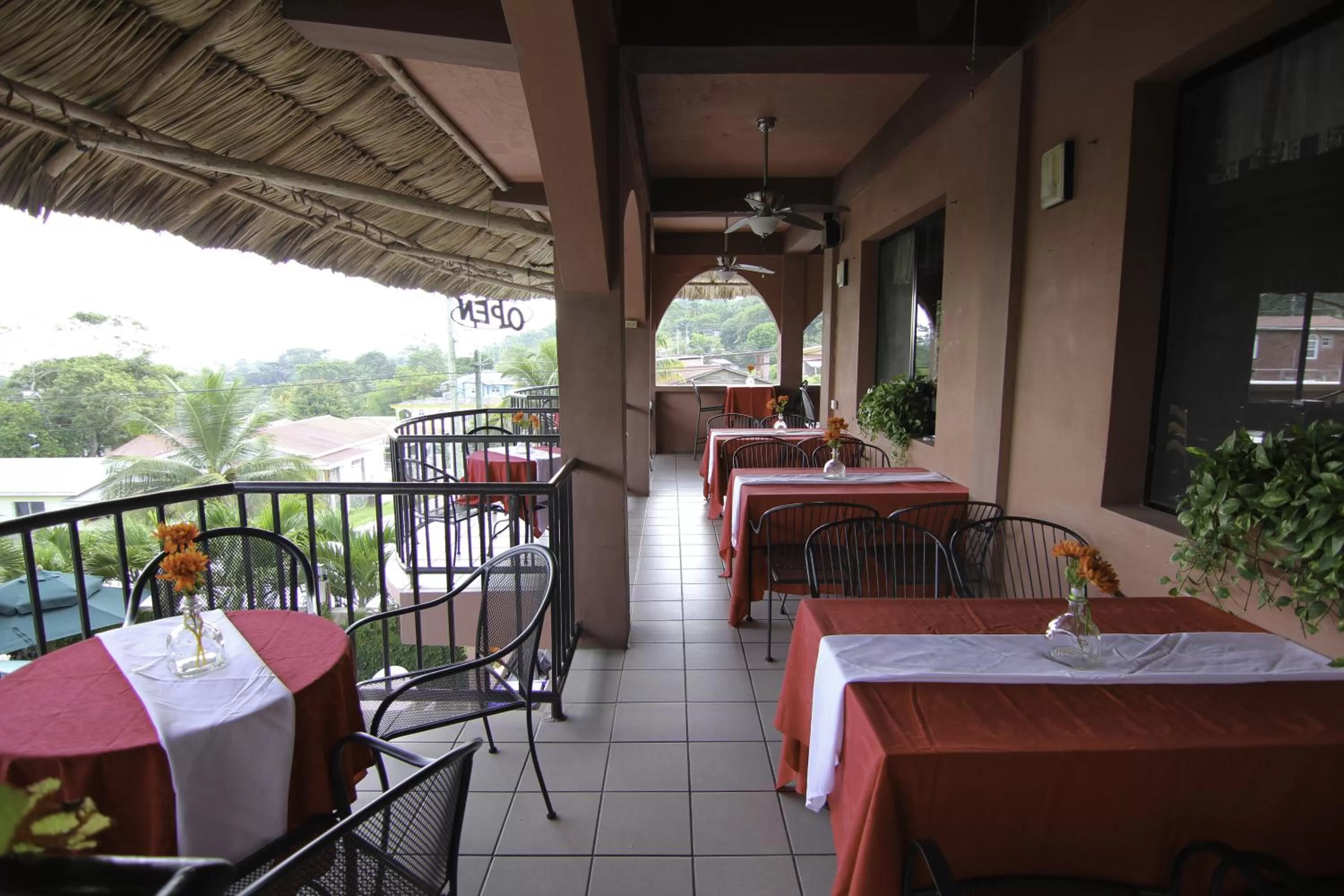 Restaurant/places to eat in Rolson Hotel