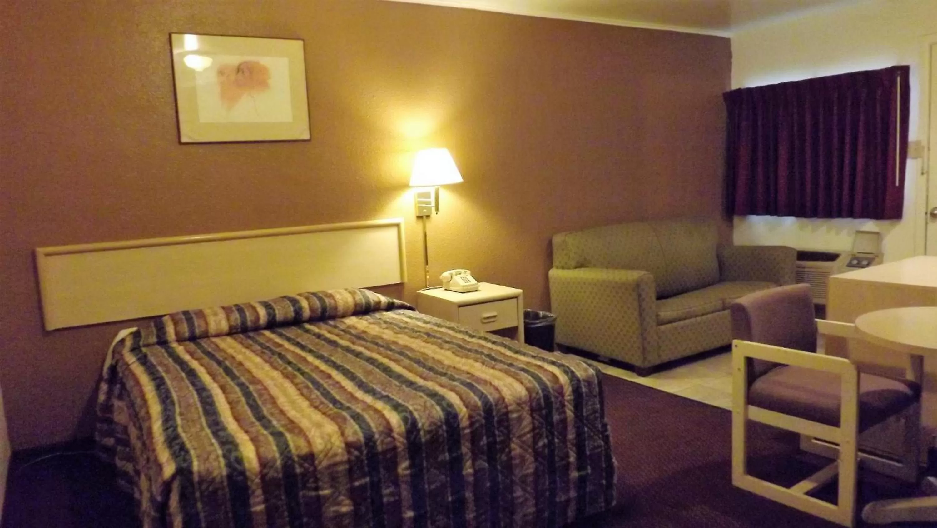 Bedroom, Room Photo in Travelodge by Wyndham Farmington