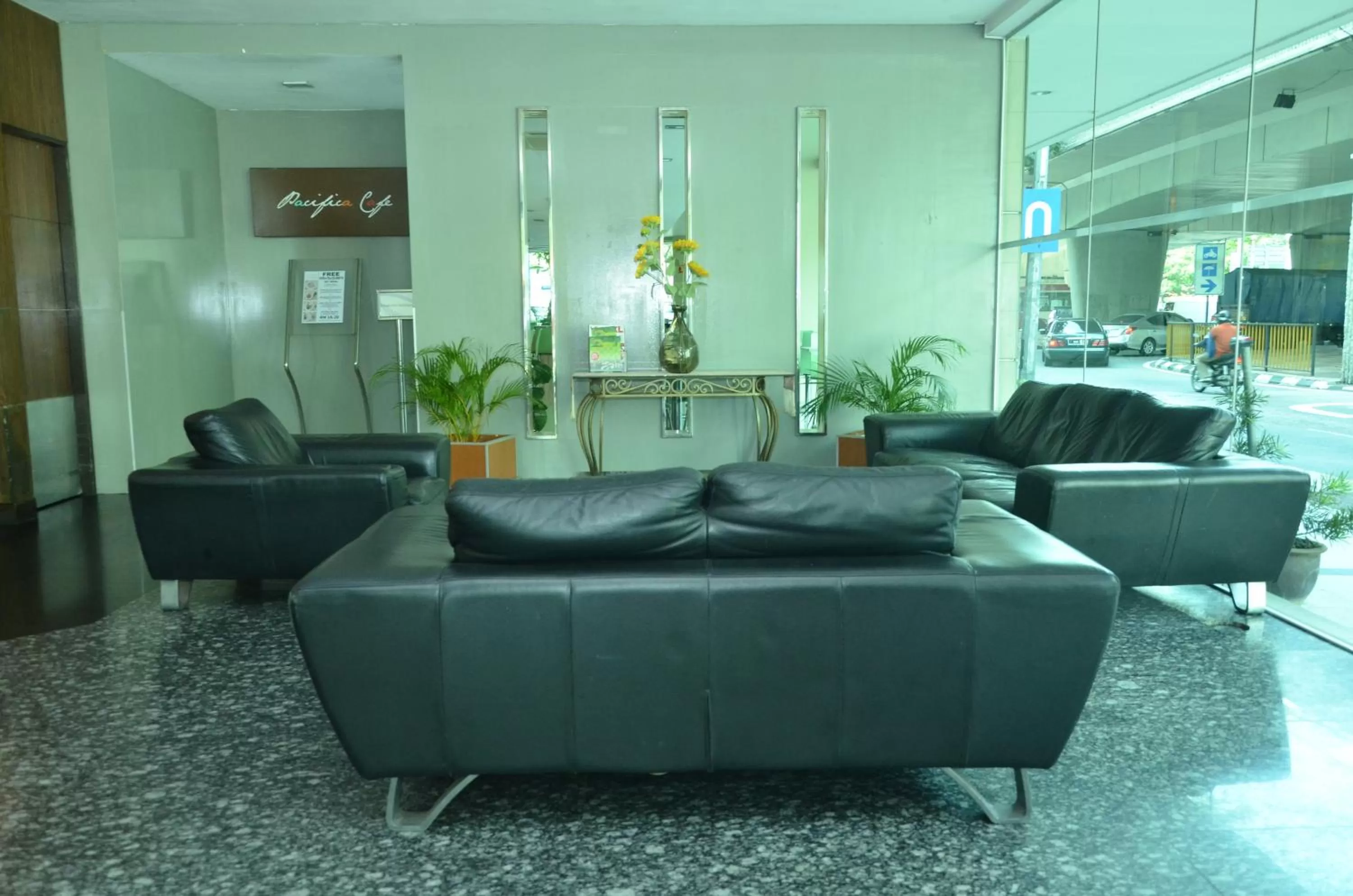 Living room in Grand Pacific Hotel PWTC