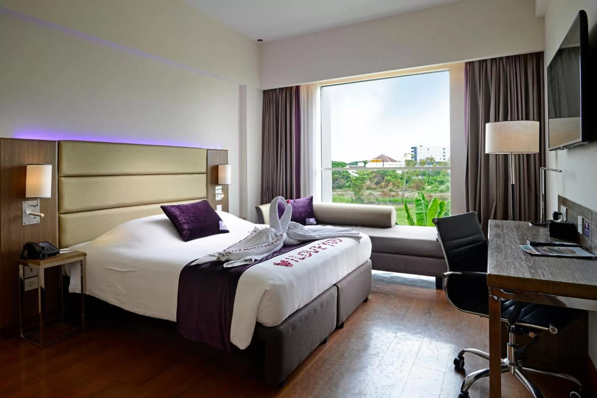 Bed in Premier Place Surabaya Airport