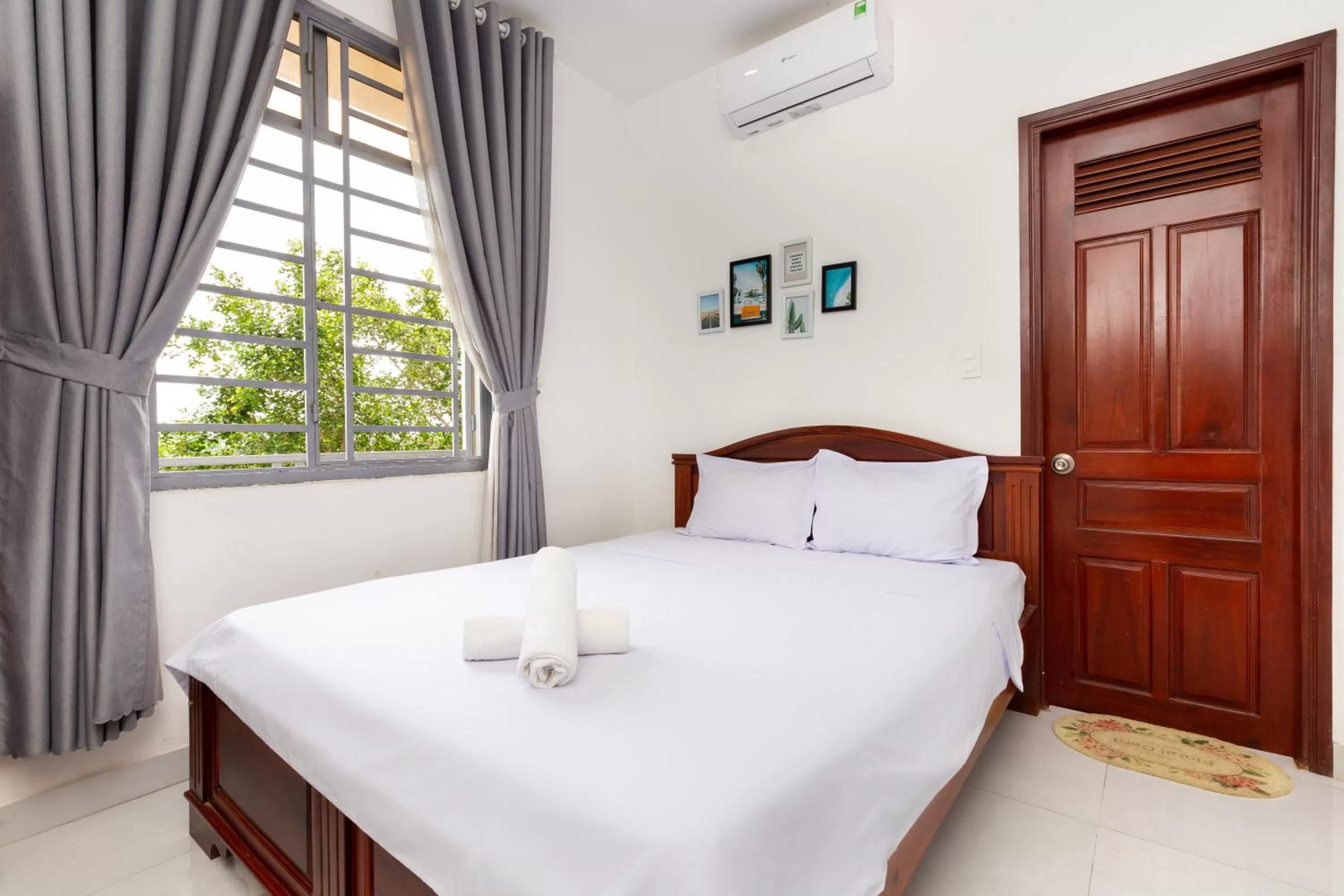 Photo of the whole room, Bed in Luxury Vườn Lài Hotel