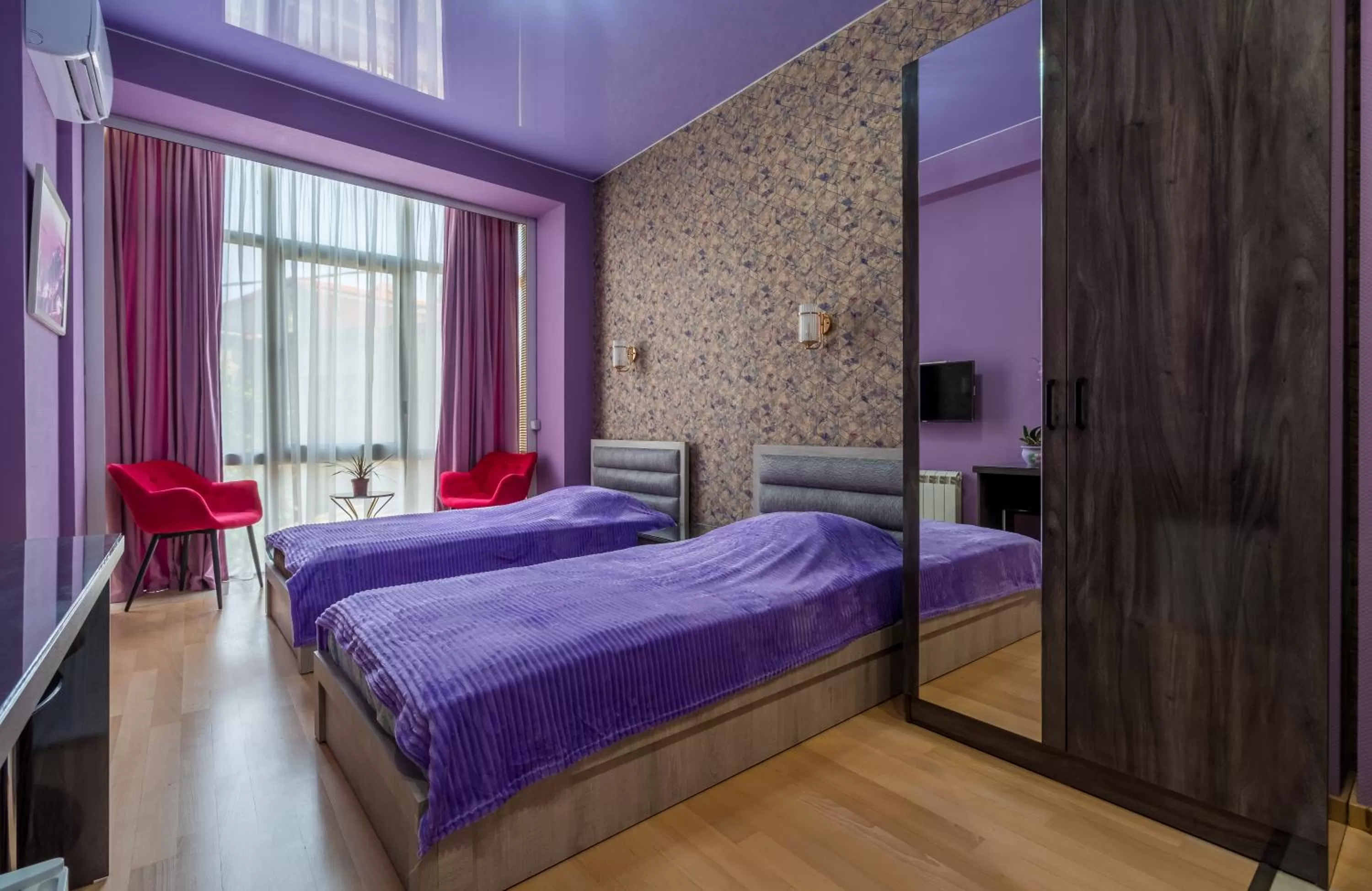 Communal lounge/ TV room, Bed in Constant Tbilisi