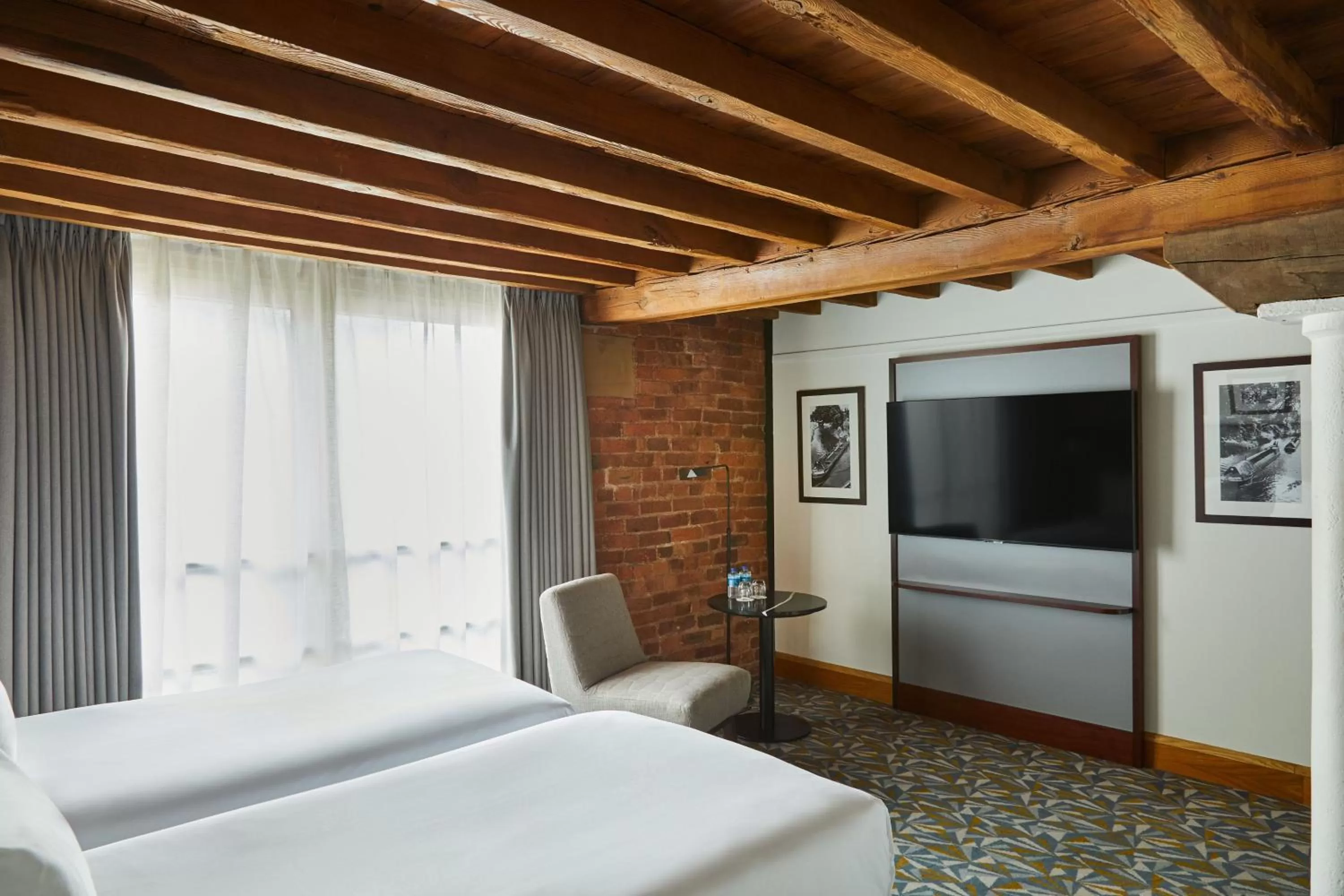 Photo of the whole room, Bed in Manchester Marriott Victoria & Albert Hotel