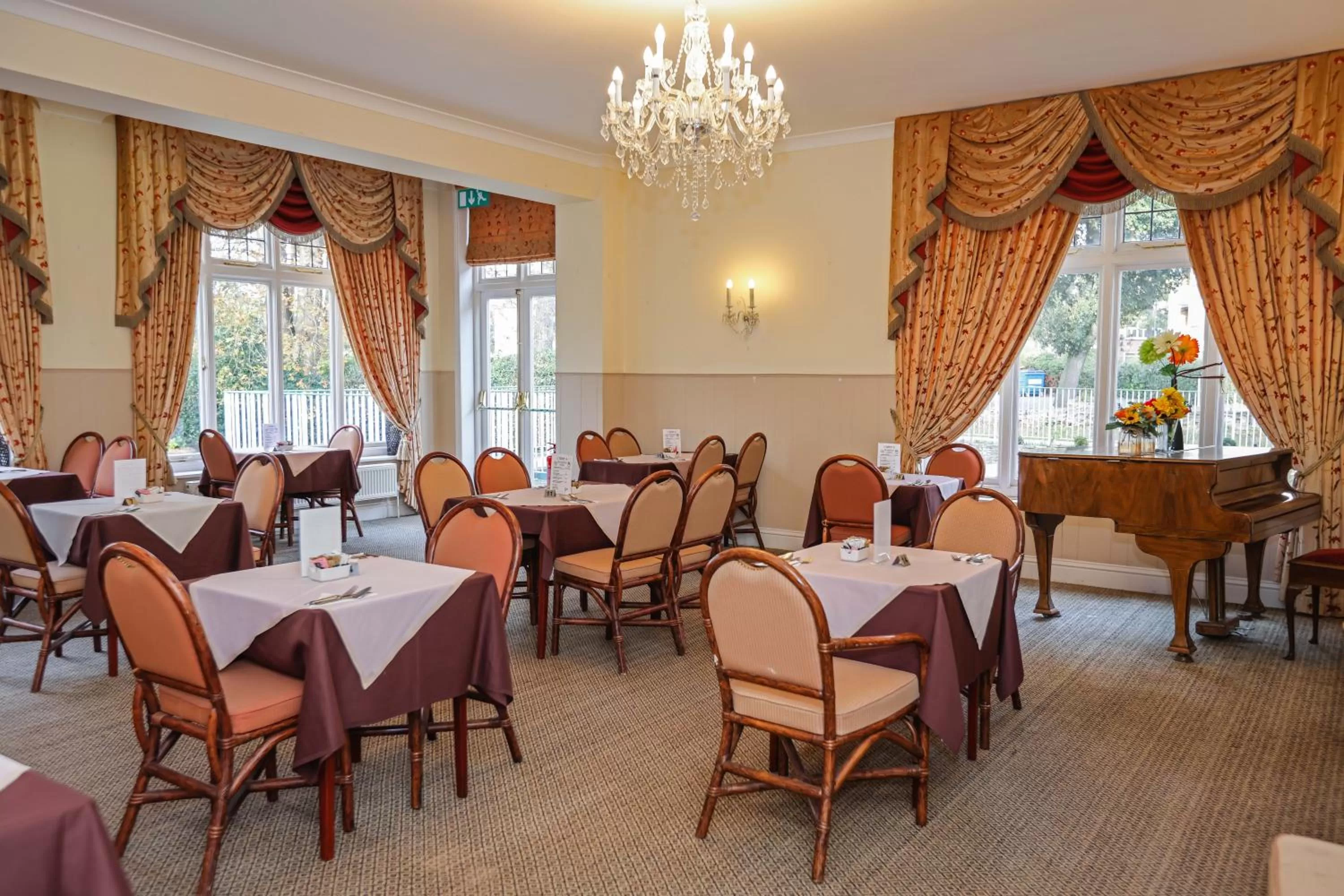 Restaurant/places to eat in The Grove Hotel