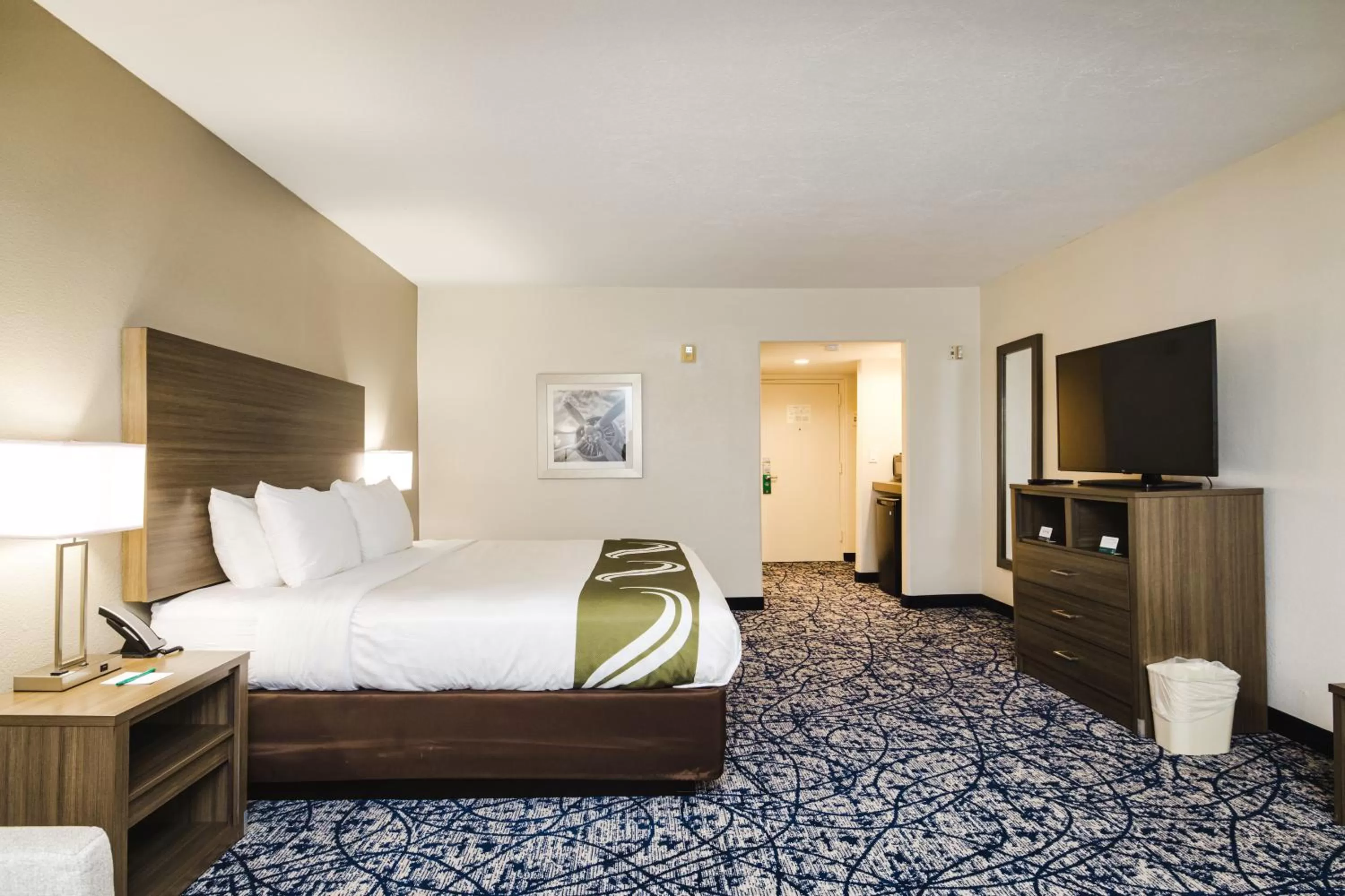 Bedroom, Bed in Quality Suites Houston Hobby Airport