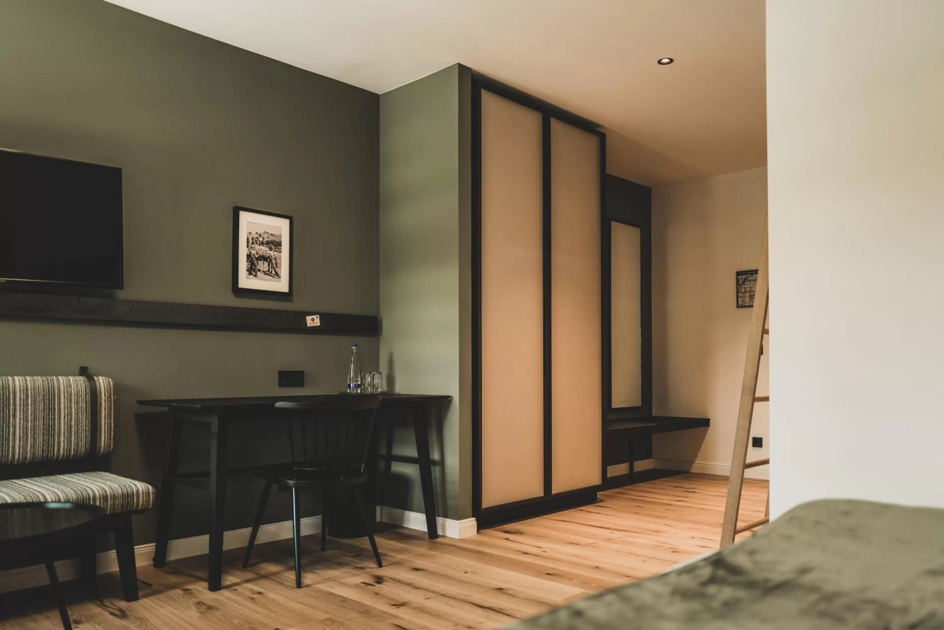 Photo of the whole room, Bed in LANDHOTEL ALTE ZOLLSTATION- Historical Building