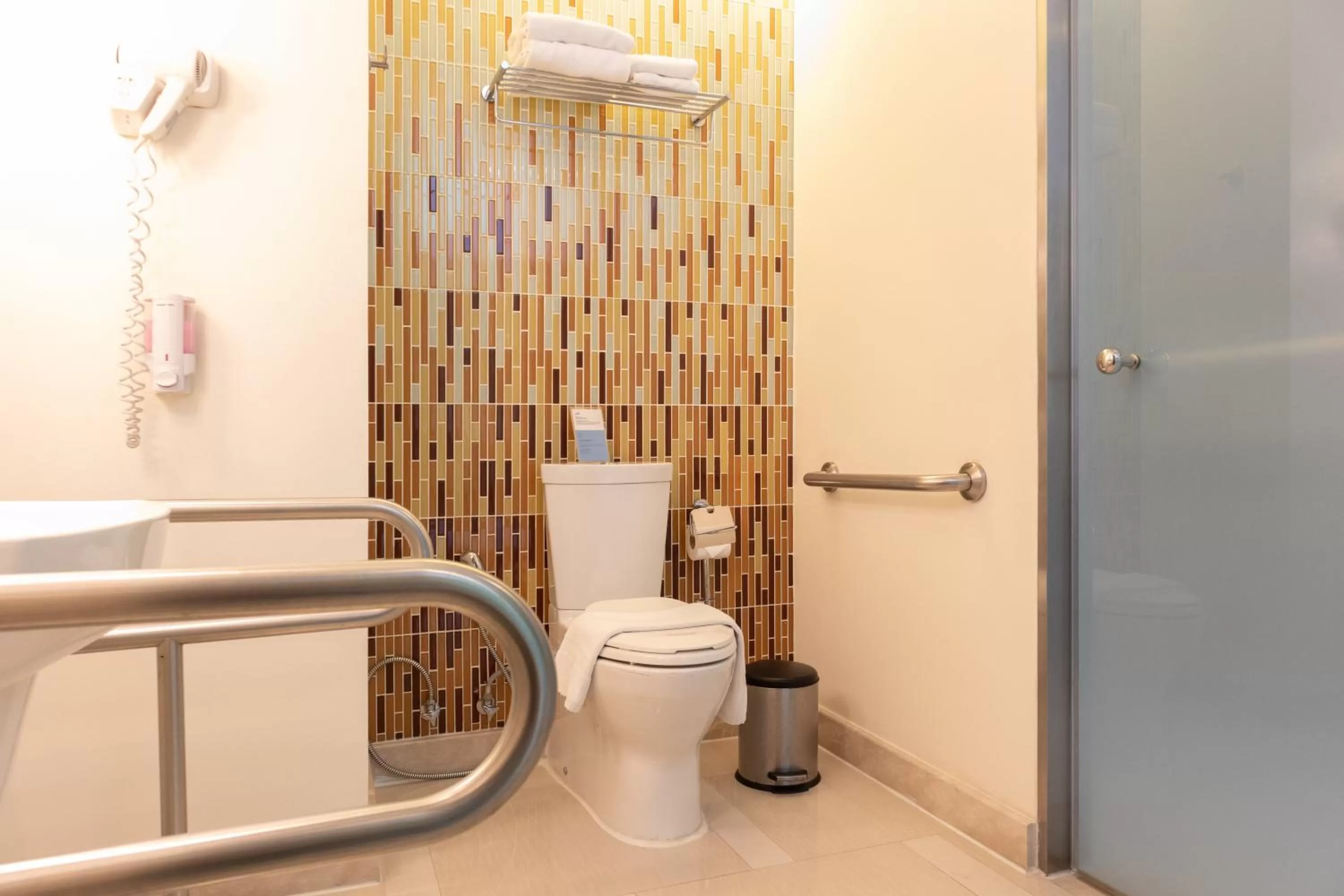 Bathroom in Holiday Inn Express Phuket Patong Beach Central by IHG