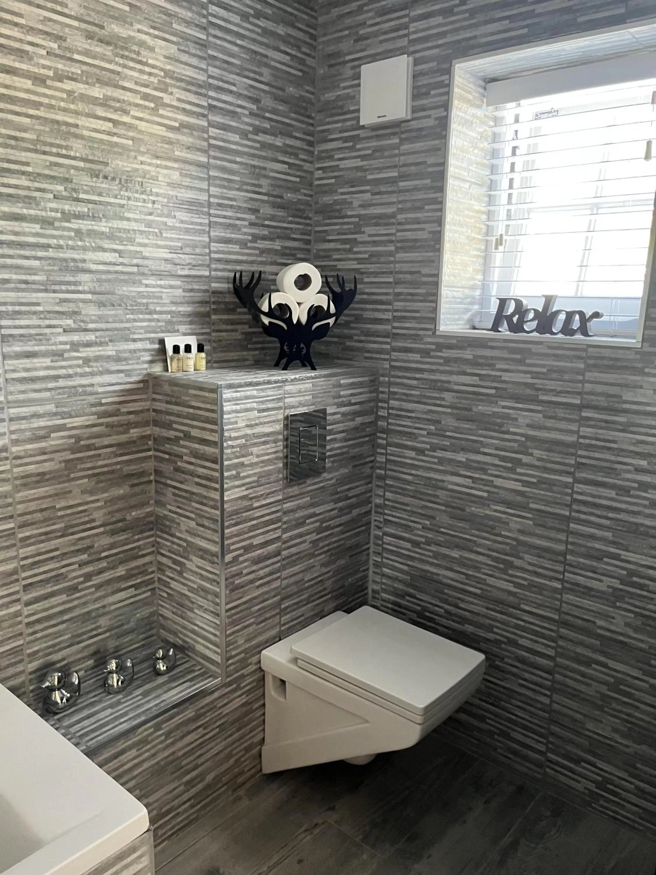 Bathroom in The Lydden Bell