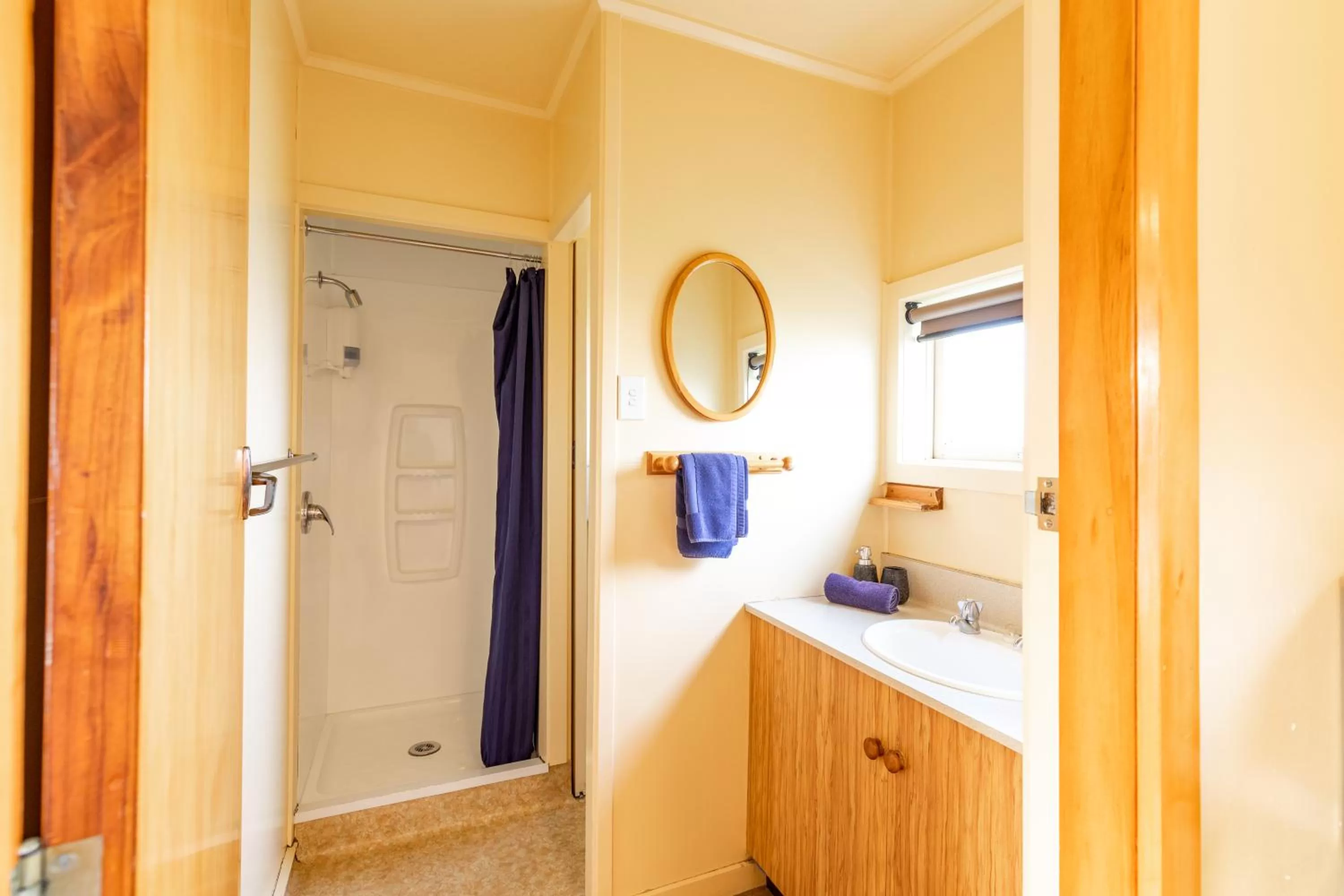 Bathroom in Alpine View Motel