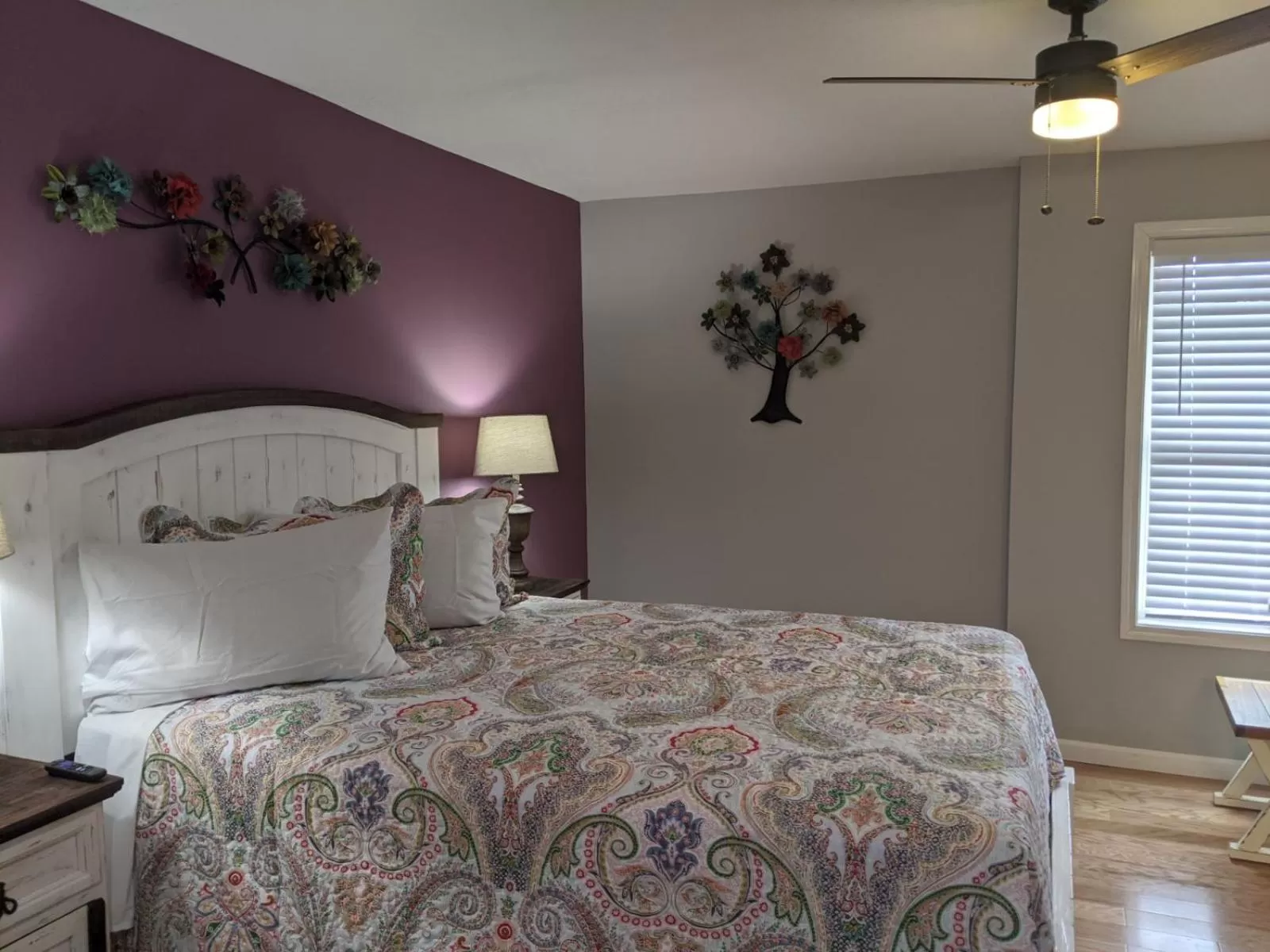 Photo of the whole room, Bed in Heidi Motel - Helen