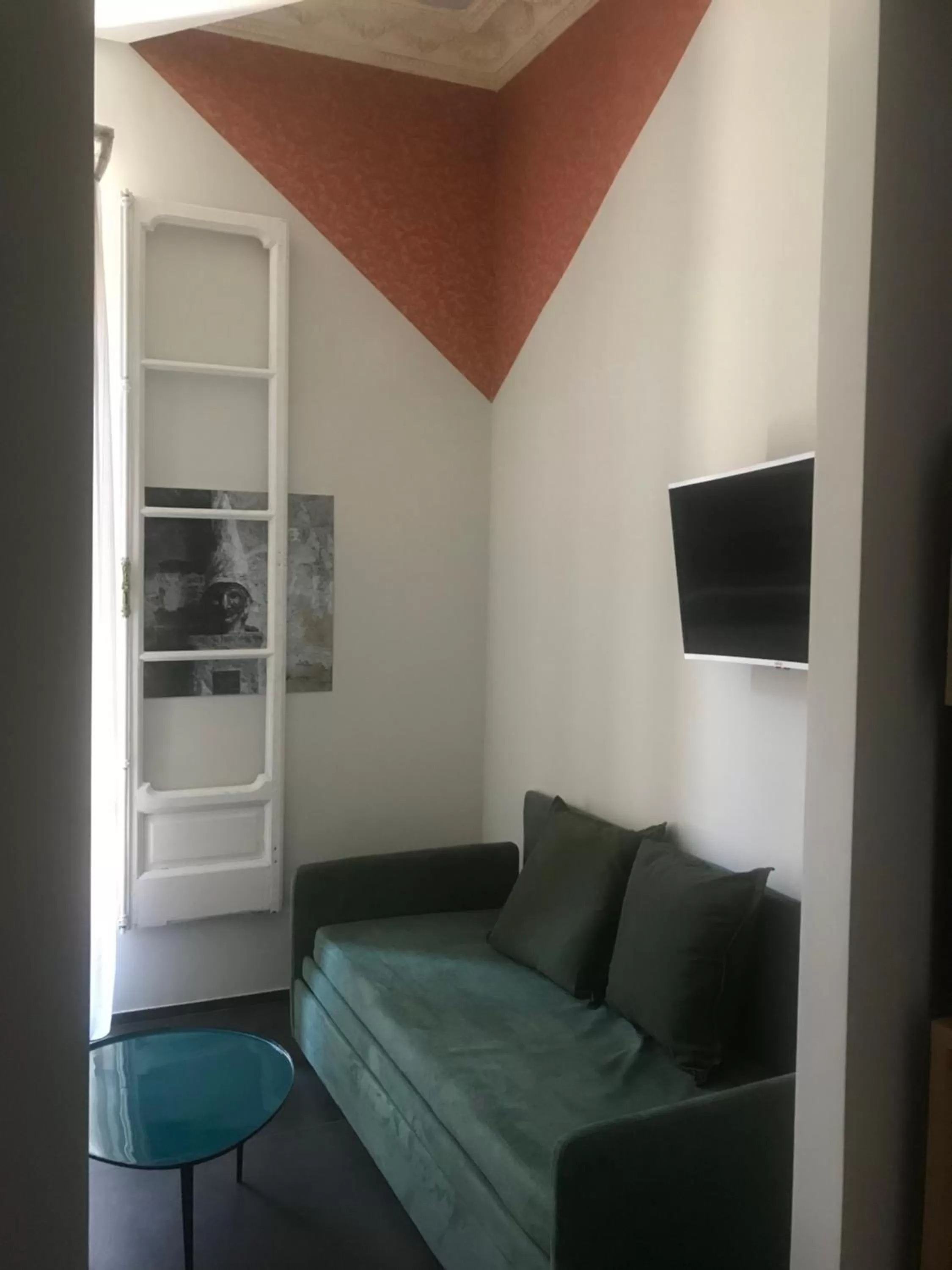 Photo of the whole room in Napoli Svelata