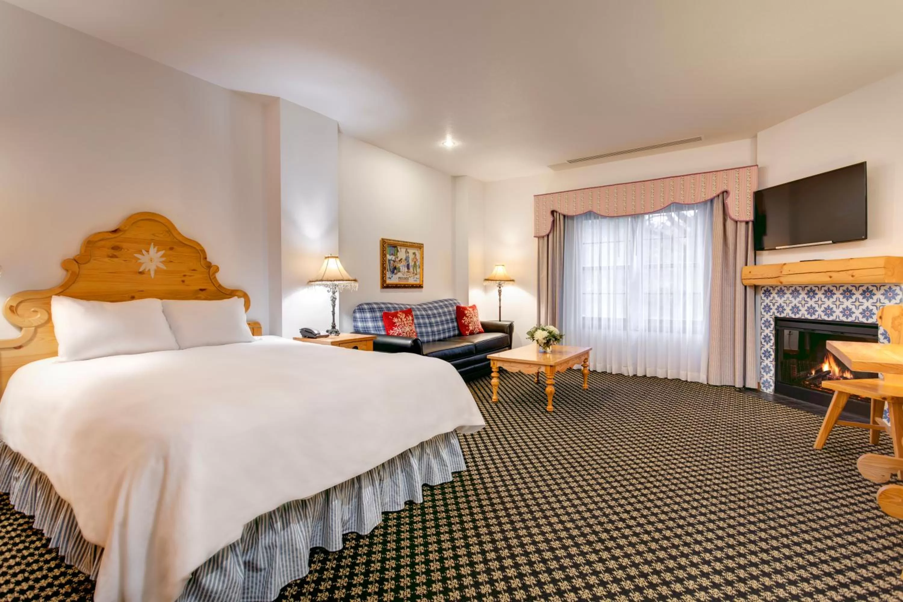 Mountain Grand Lodge One Queen Hotel Room in Boyne Mountain