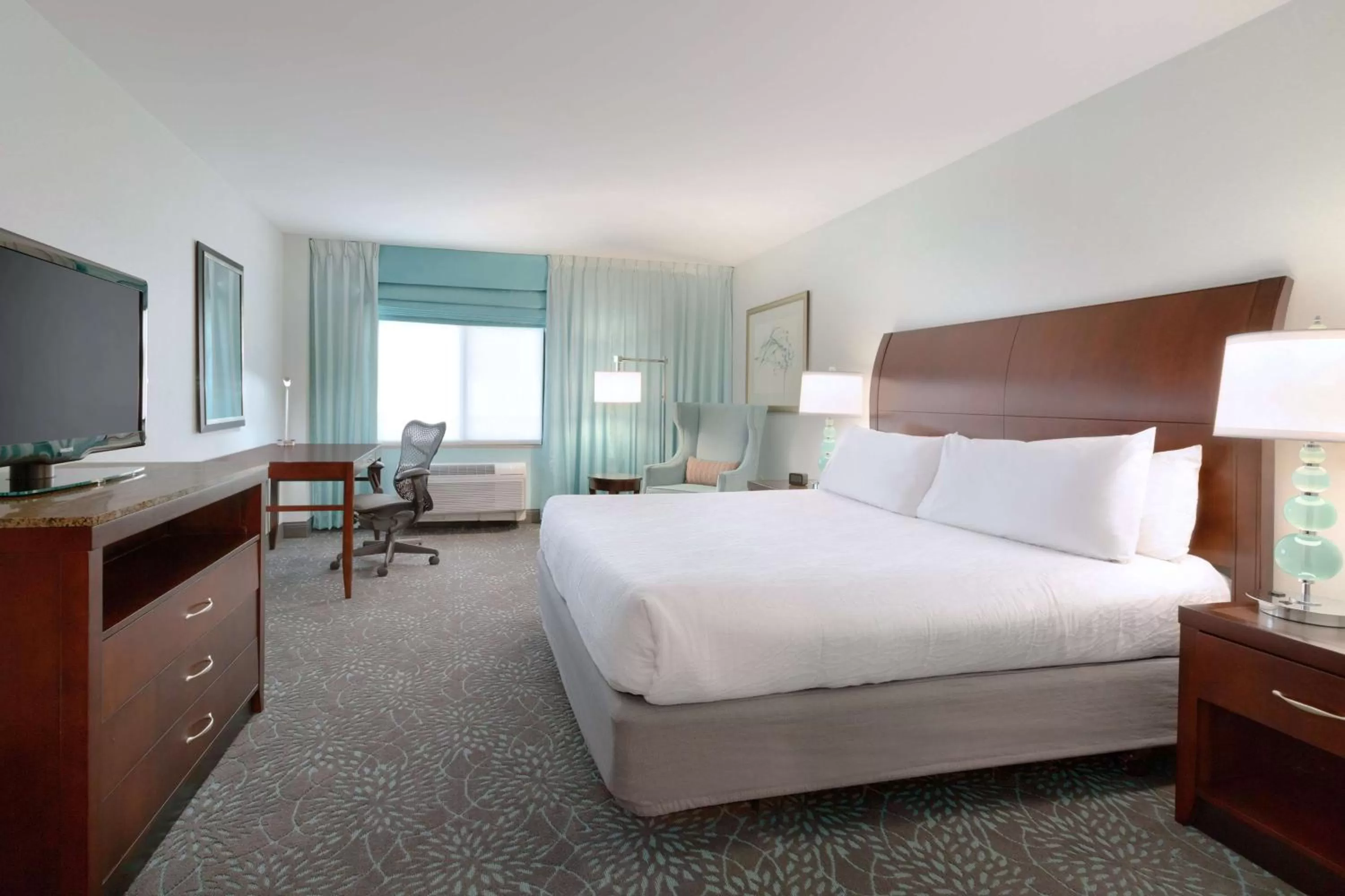 Bed in Hilton Garden Inn Worcester