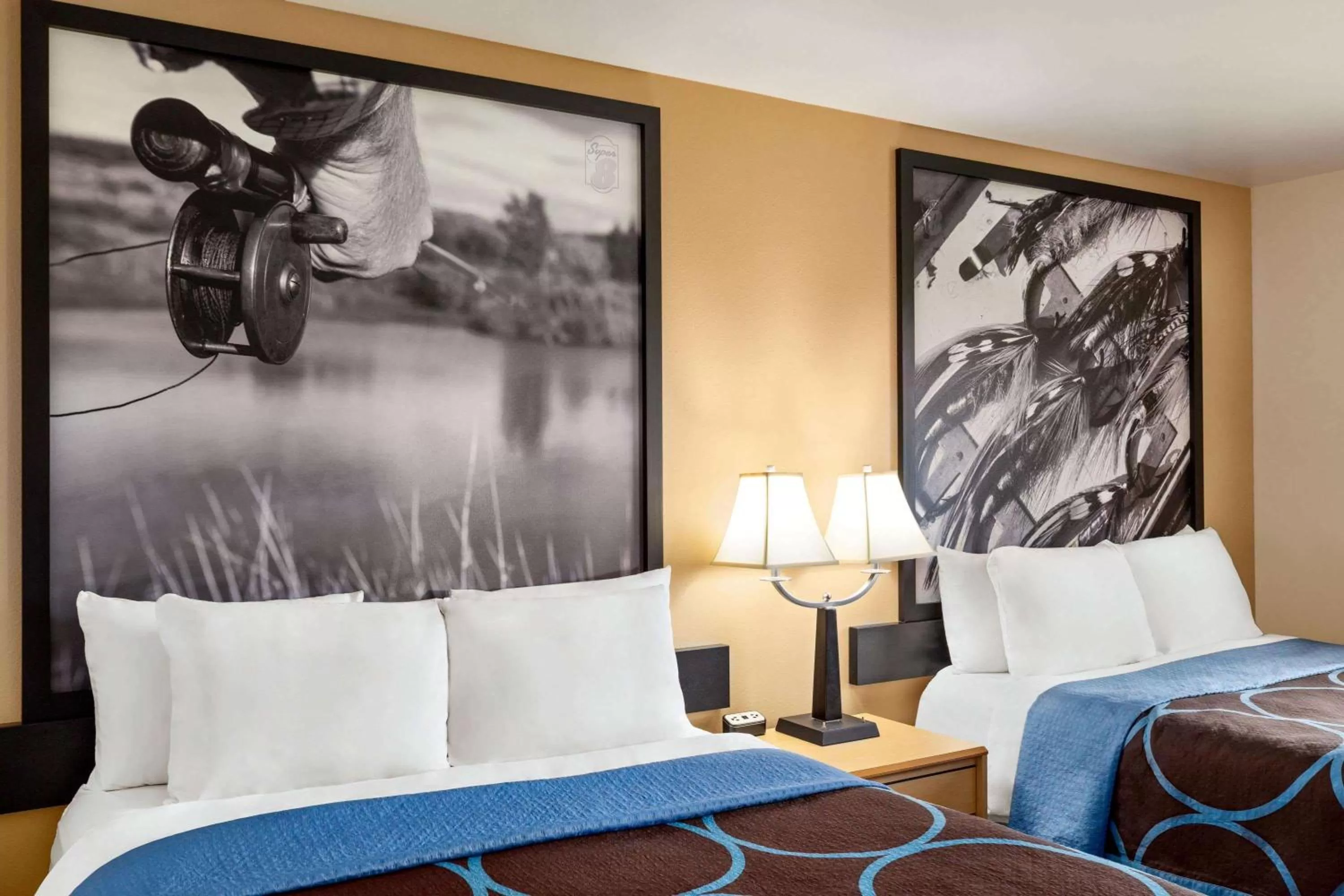 Photo of the whole room, Bed in Super 8 by Wyndham Big Timber