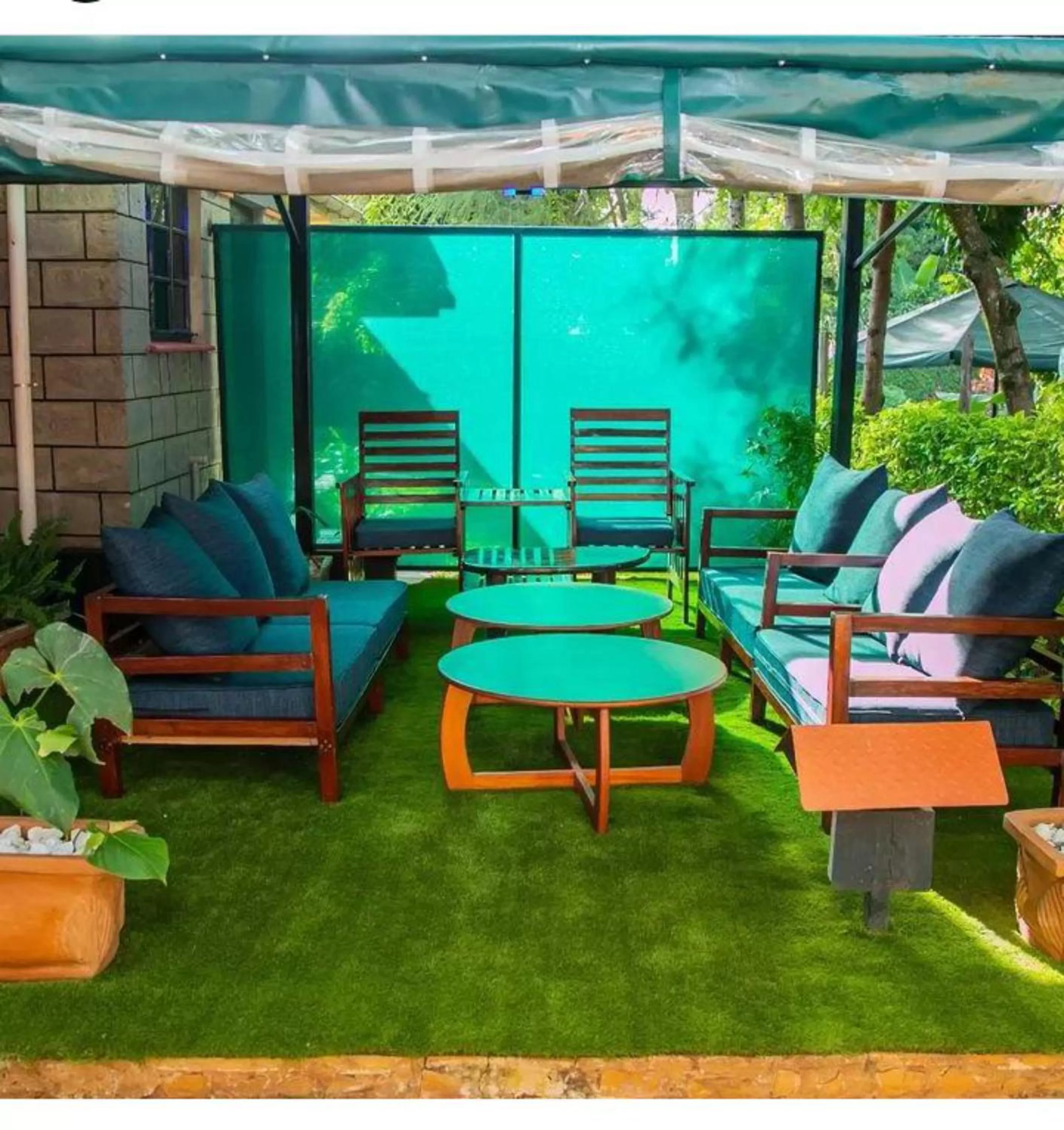 Spring in Lovely Garden Guest Home