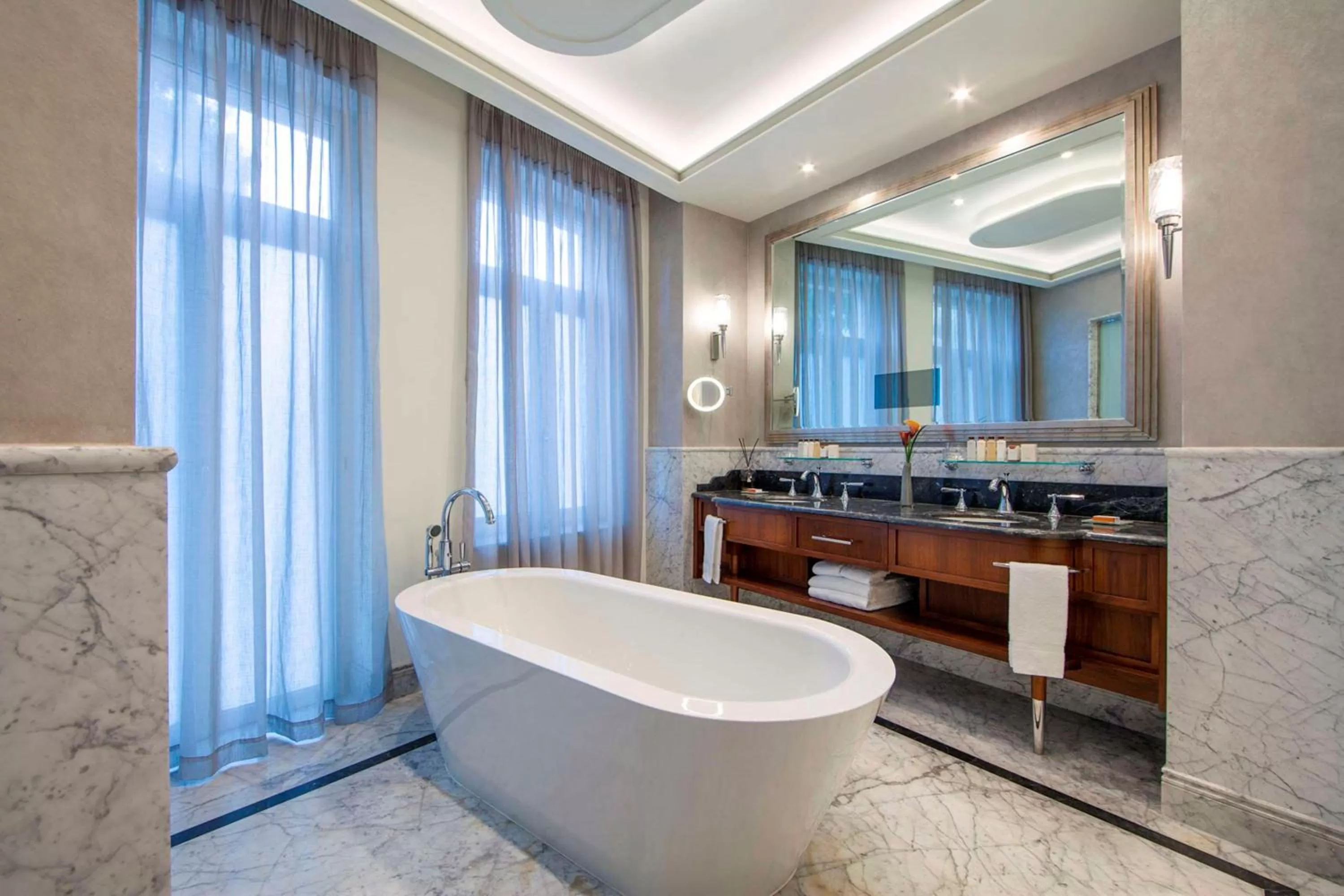 Bed in Waldorf Astoria Jerusalem