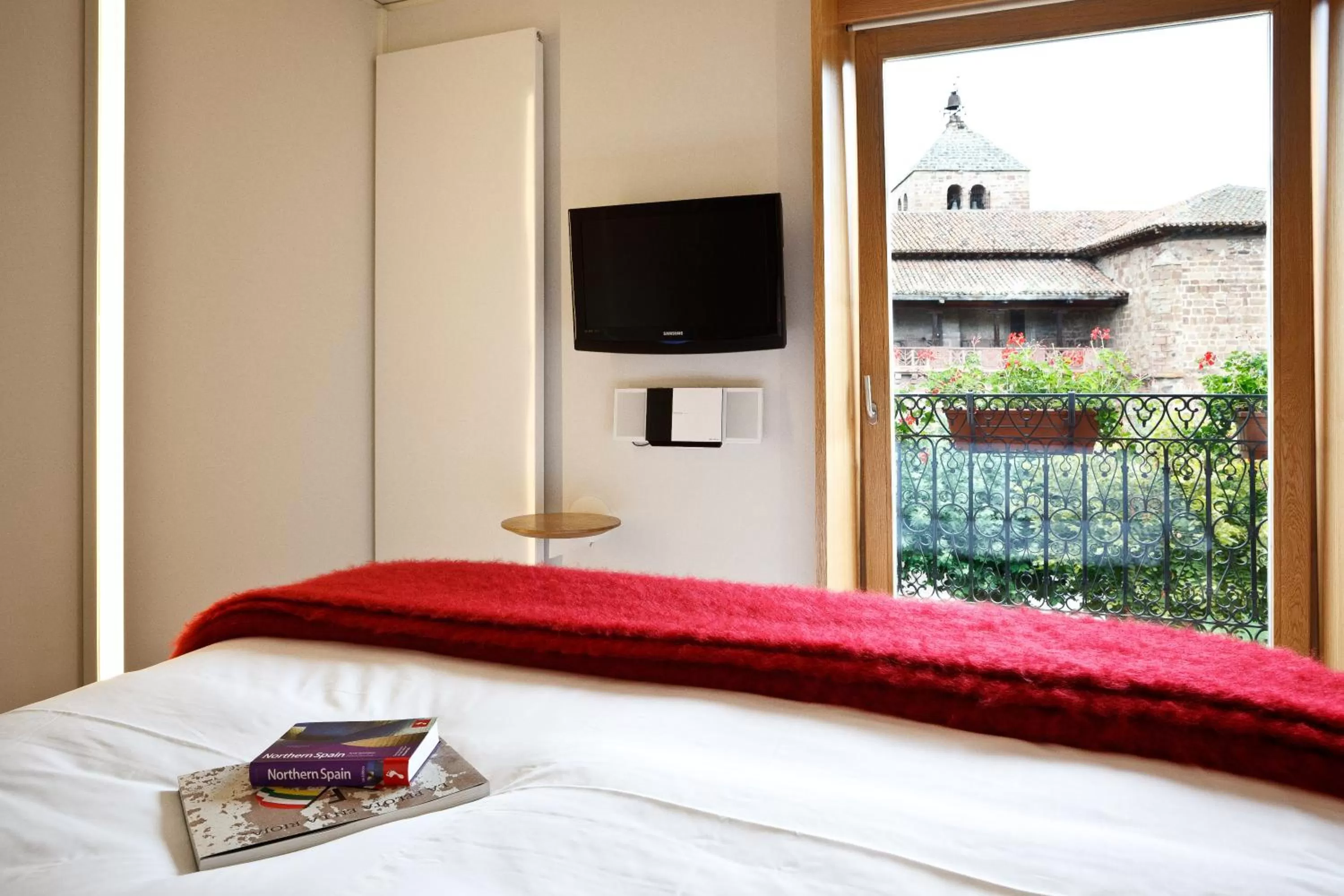 View (from property/room), Bed in Hotel Echaurren Relais & Châteaux