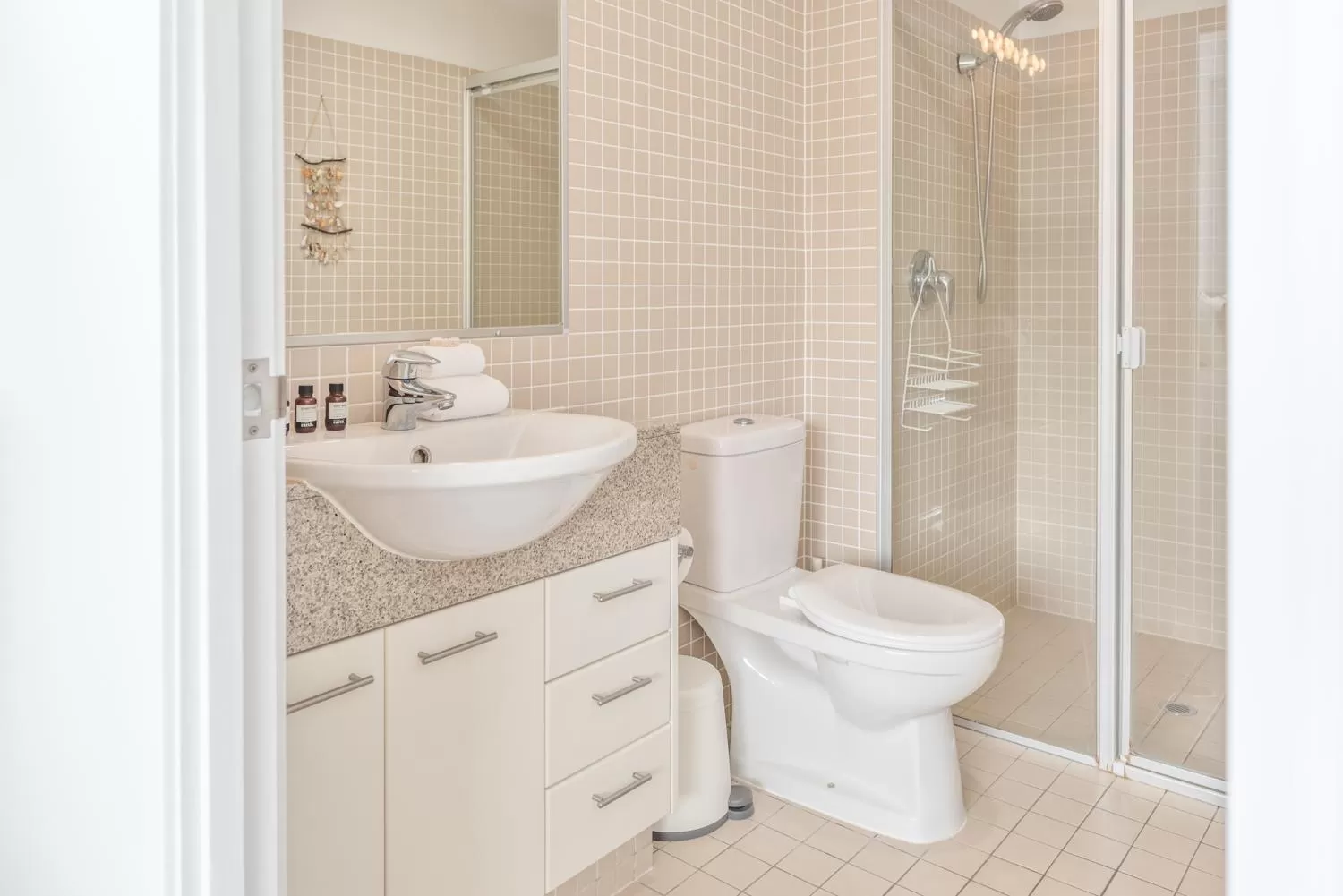 Shower in Grandview Apartments