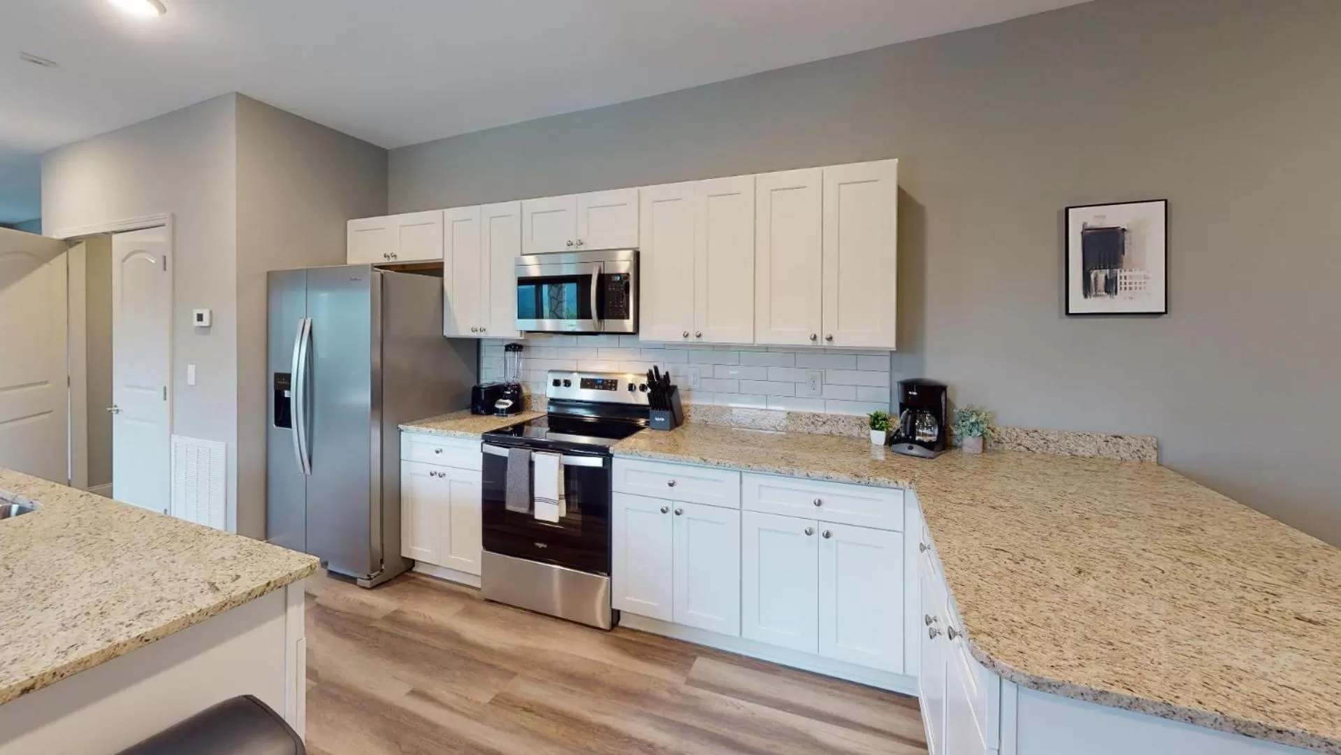 Kitchen or kitchenette in Viewpoint Condominiums
