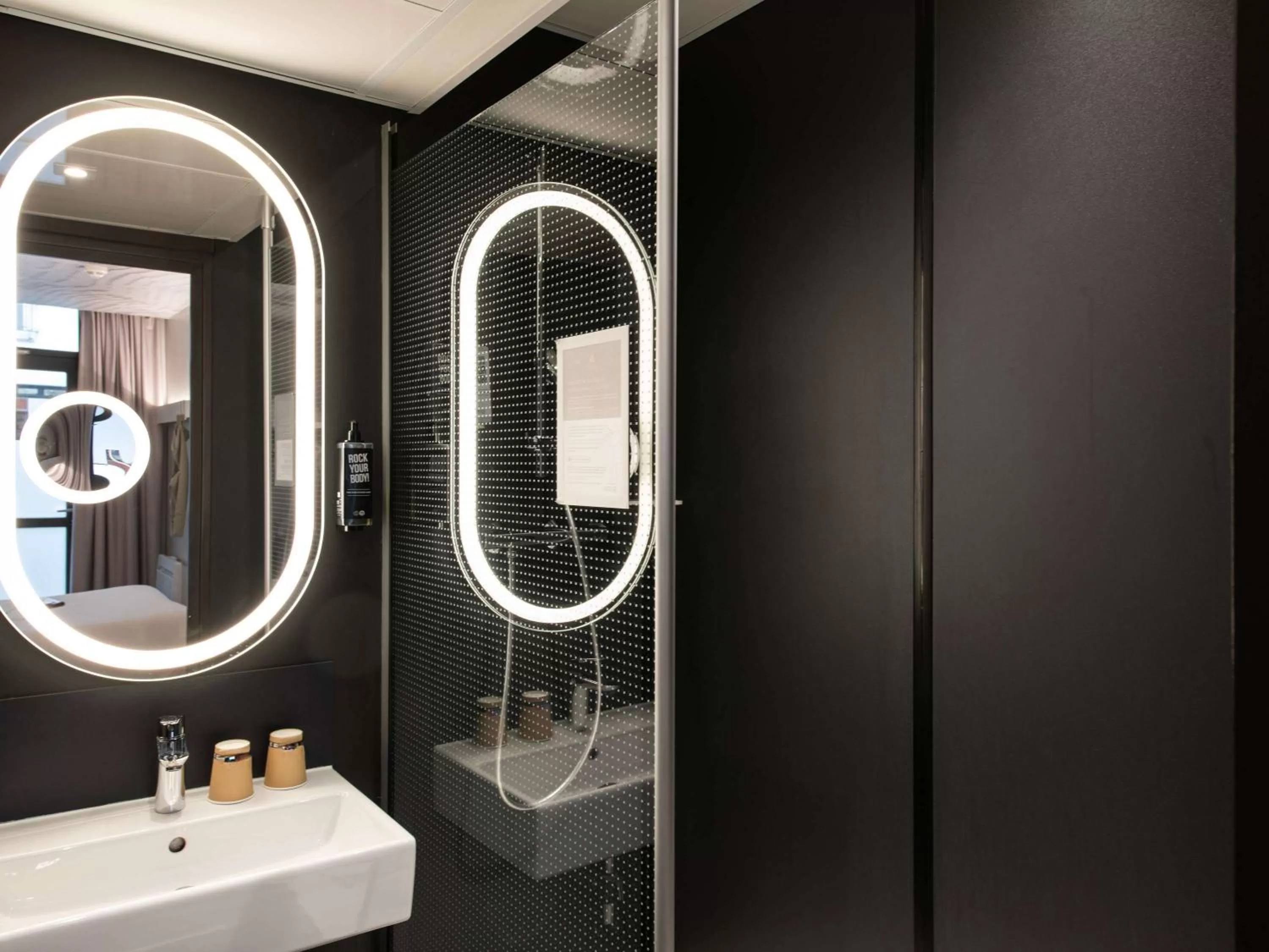 Bathroom in ibis Paris Opera La Fayette