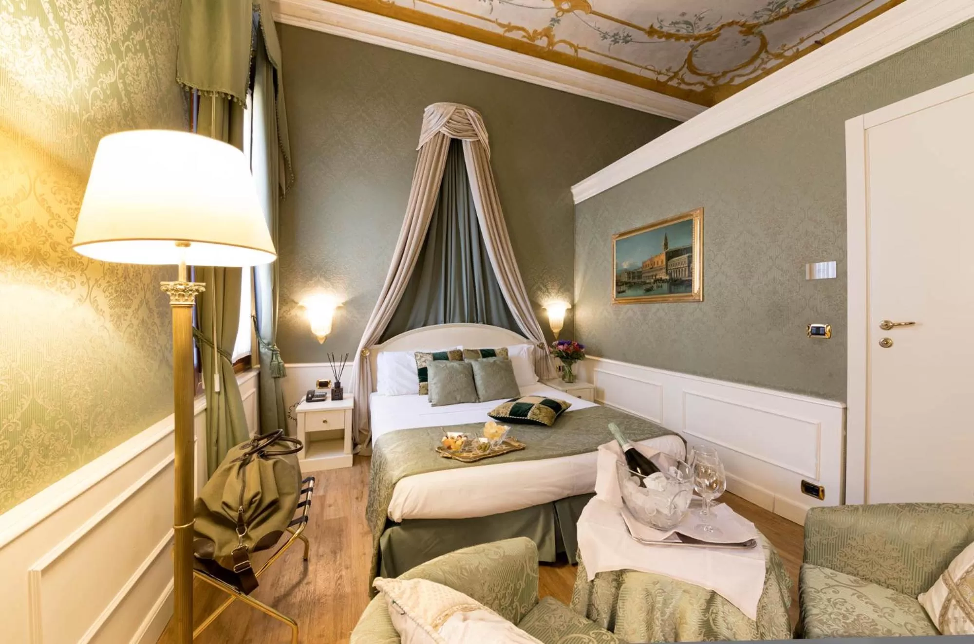 Bed in Duodo Palace Hotel