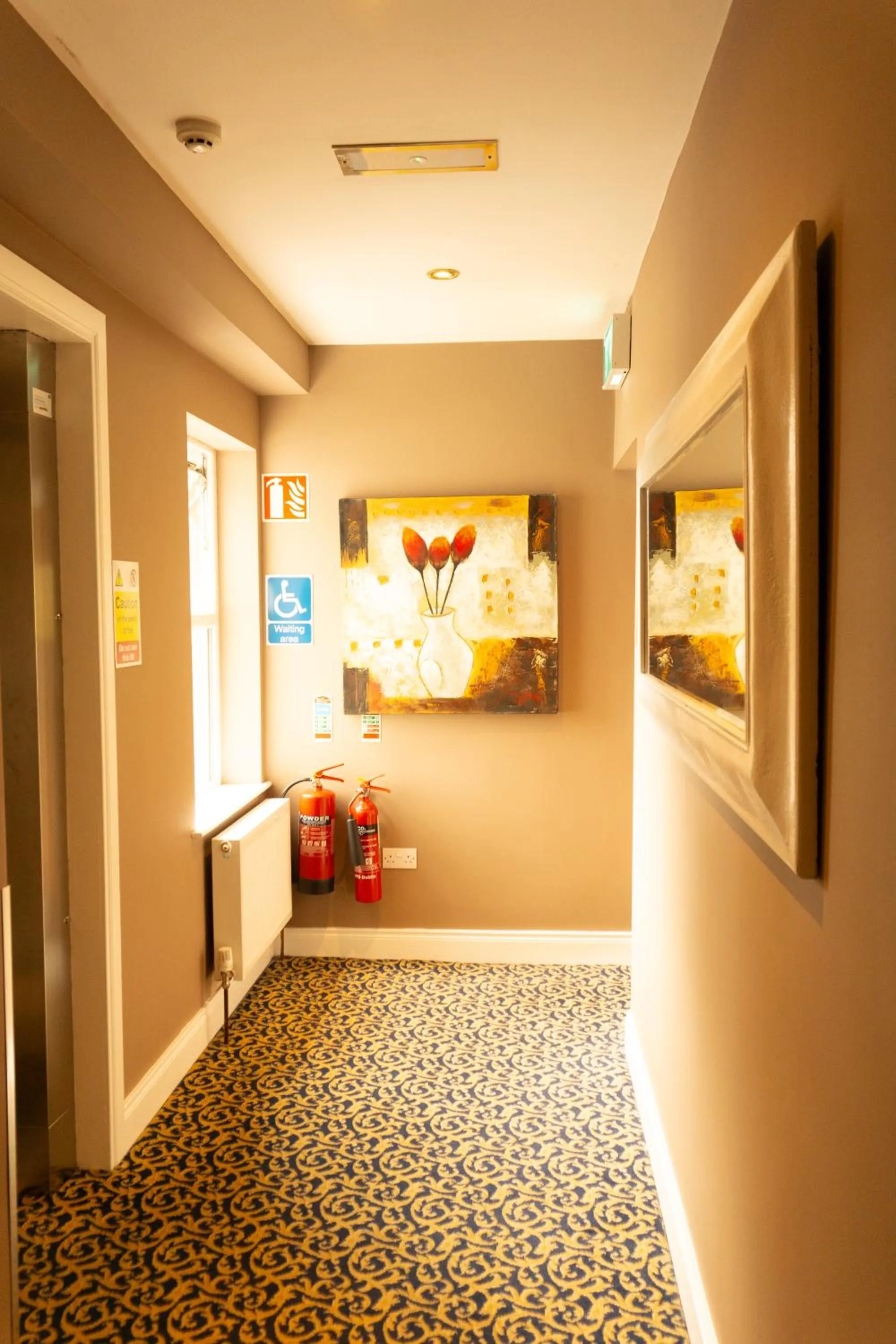 Property building, Bed in Phoenix Park Hotel