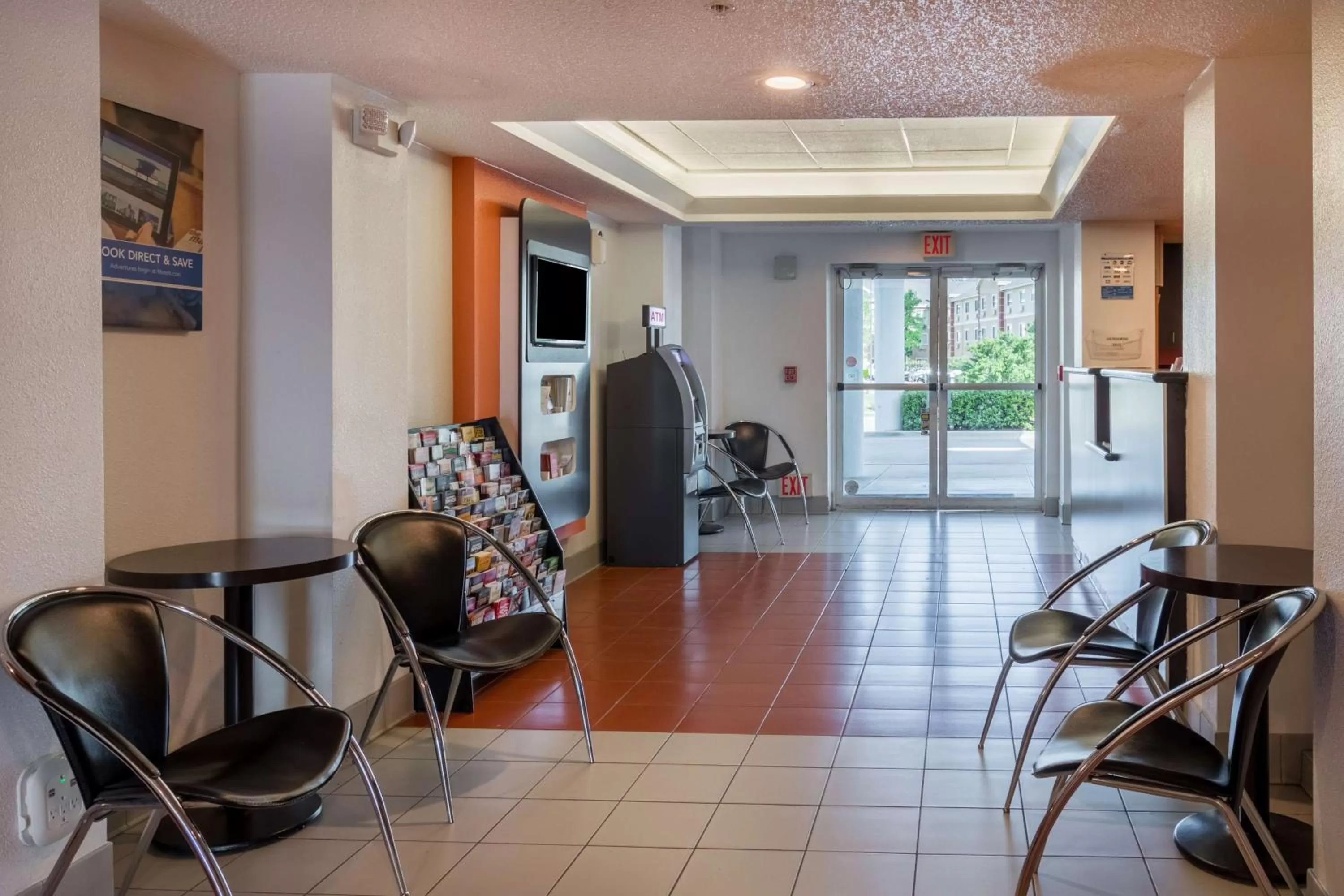Lobby or reception in Motel 6-Irving, TX - DFW Airport North