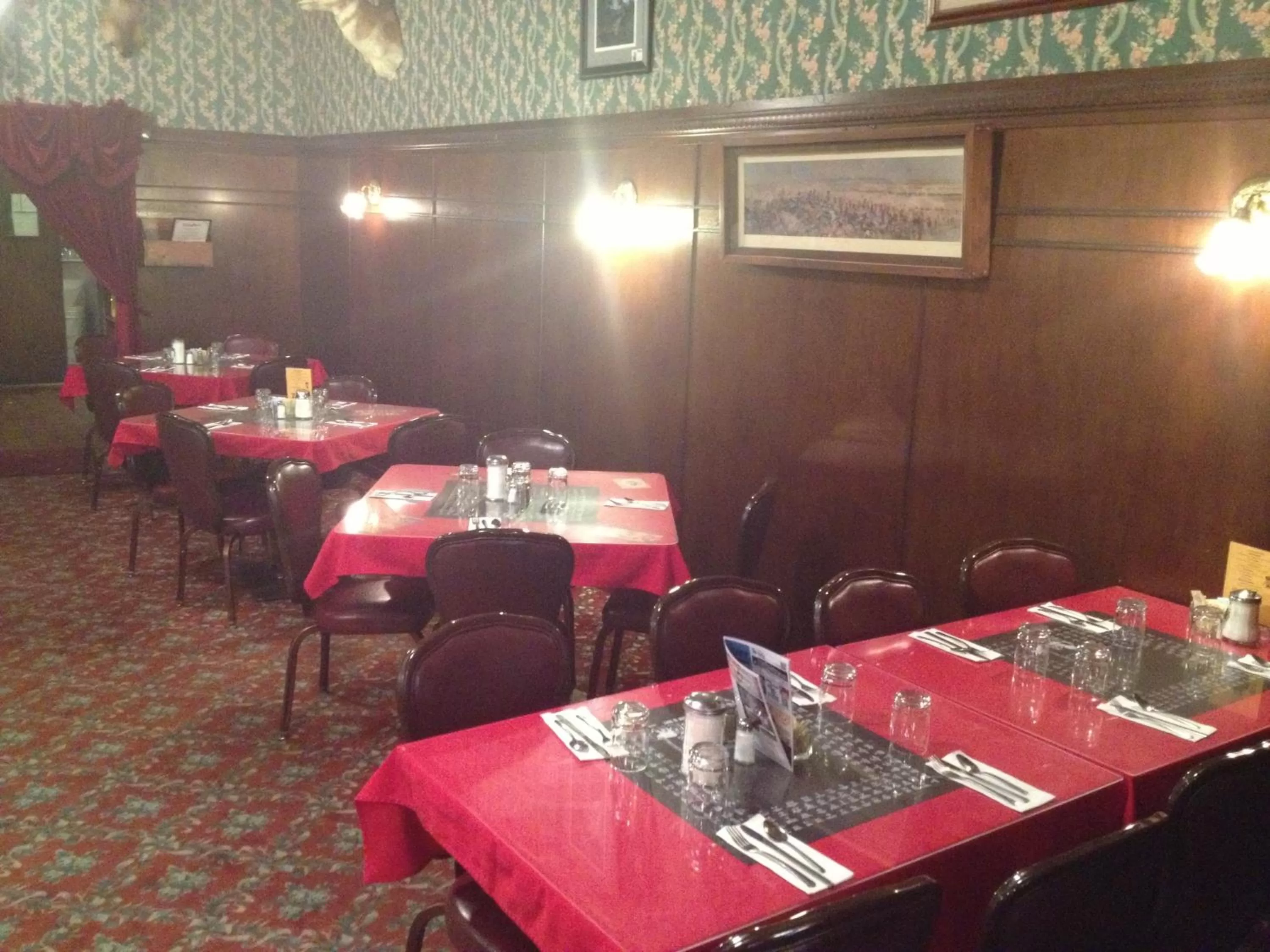 Restaurant/places to eat in Irma Hotel