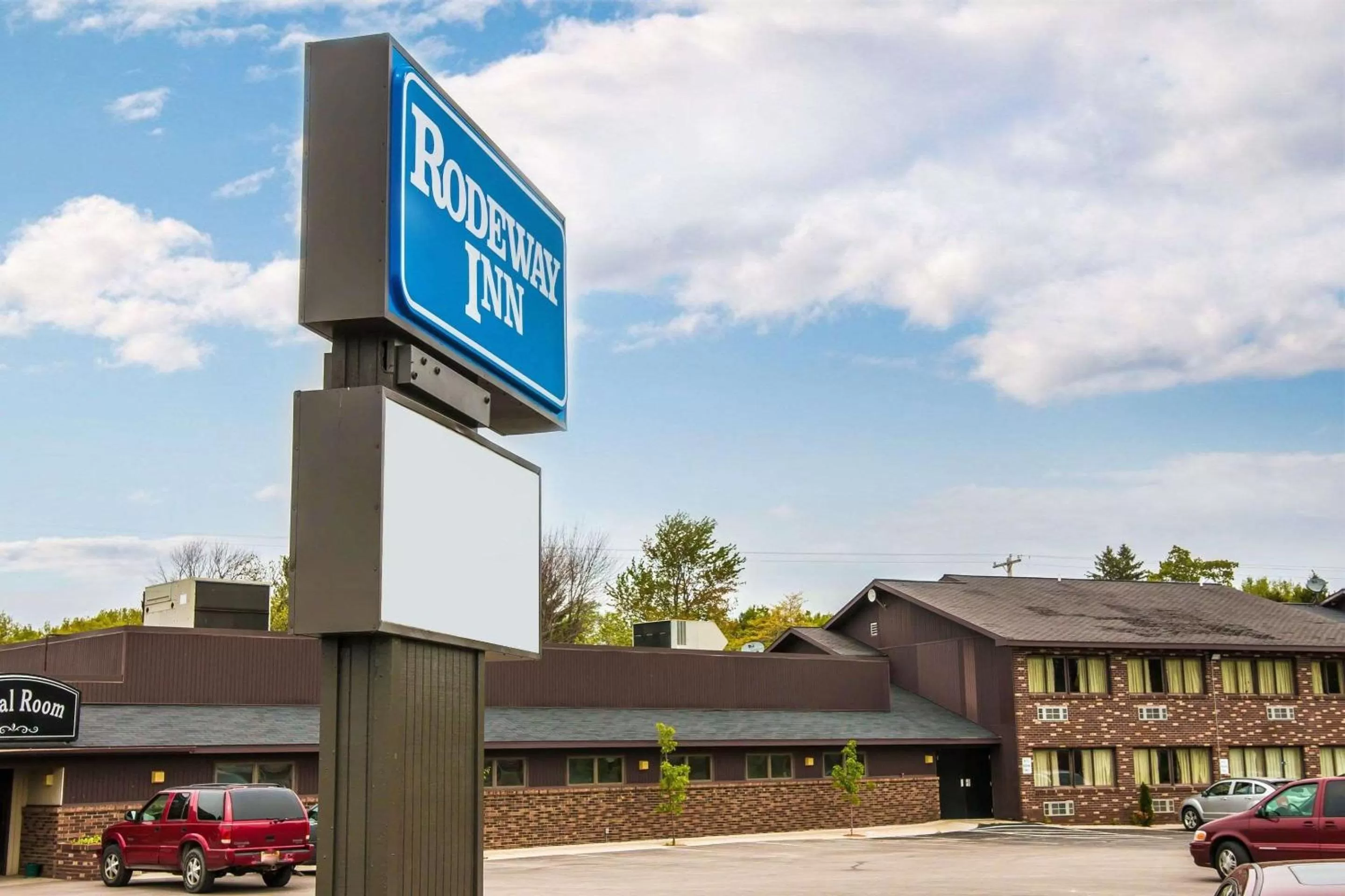 Property building in Rodeway Inn Muskegon Airport