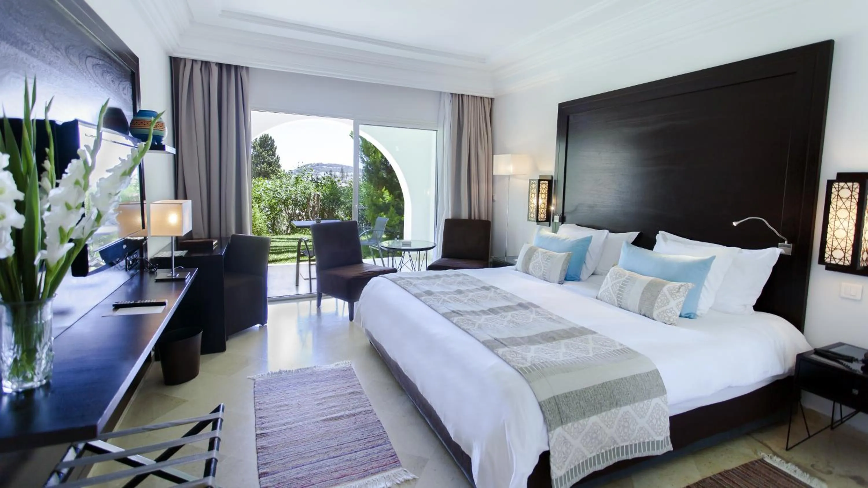 Photo of the whole room, Bed in Mövenpick Hotel Gammarth Tunis