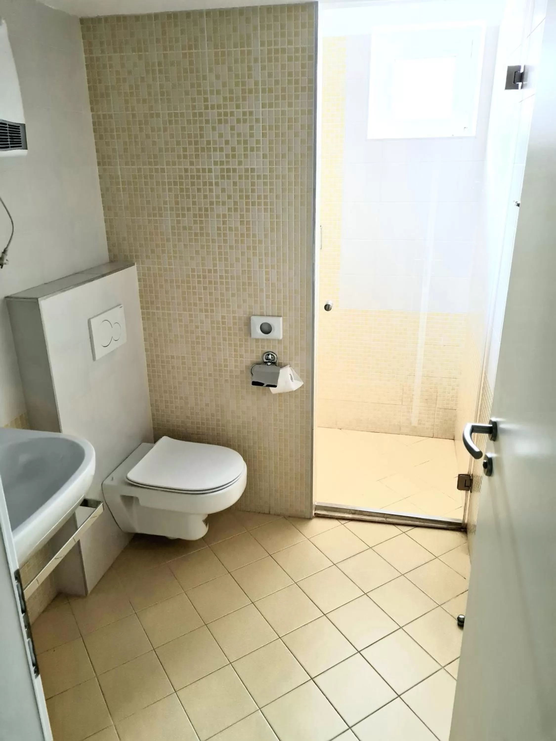 Bathroom in AZUR ROOMS LJUBLJANA