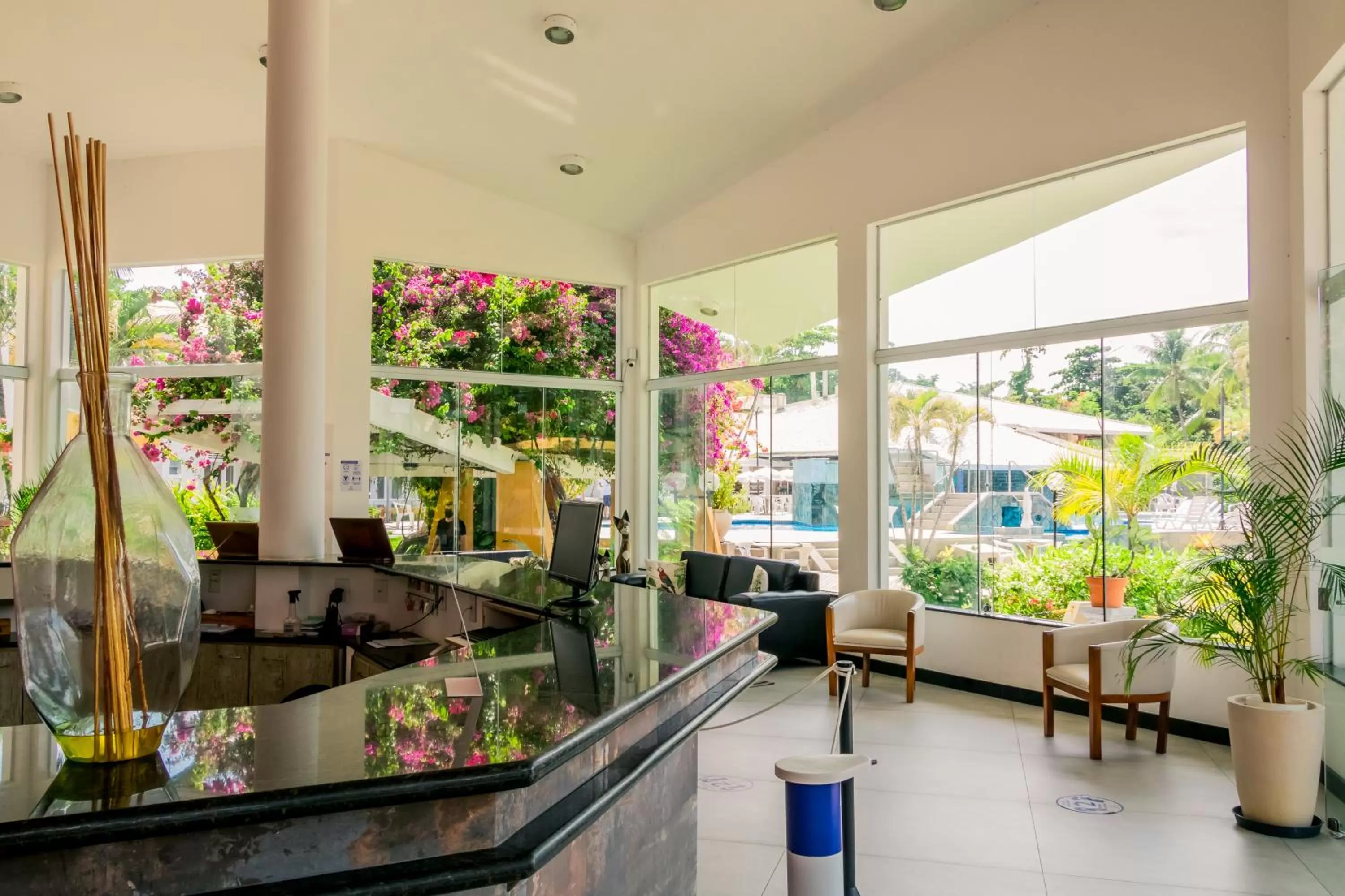 Lobby or reception in Bosque do Porto Praia Hotel