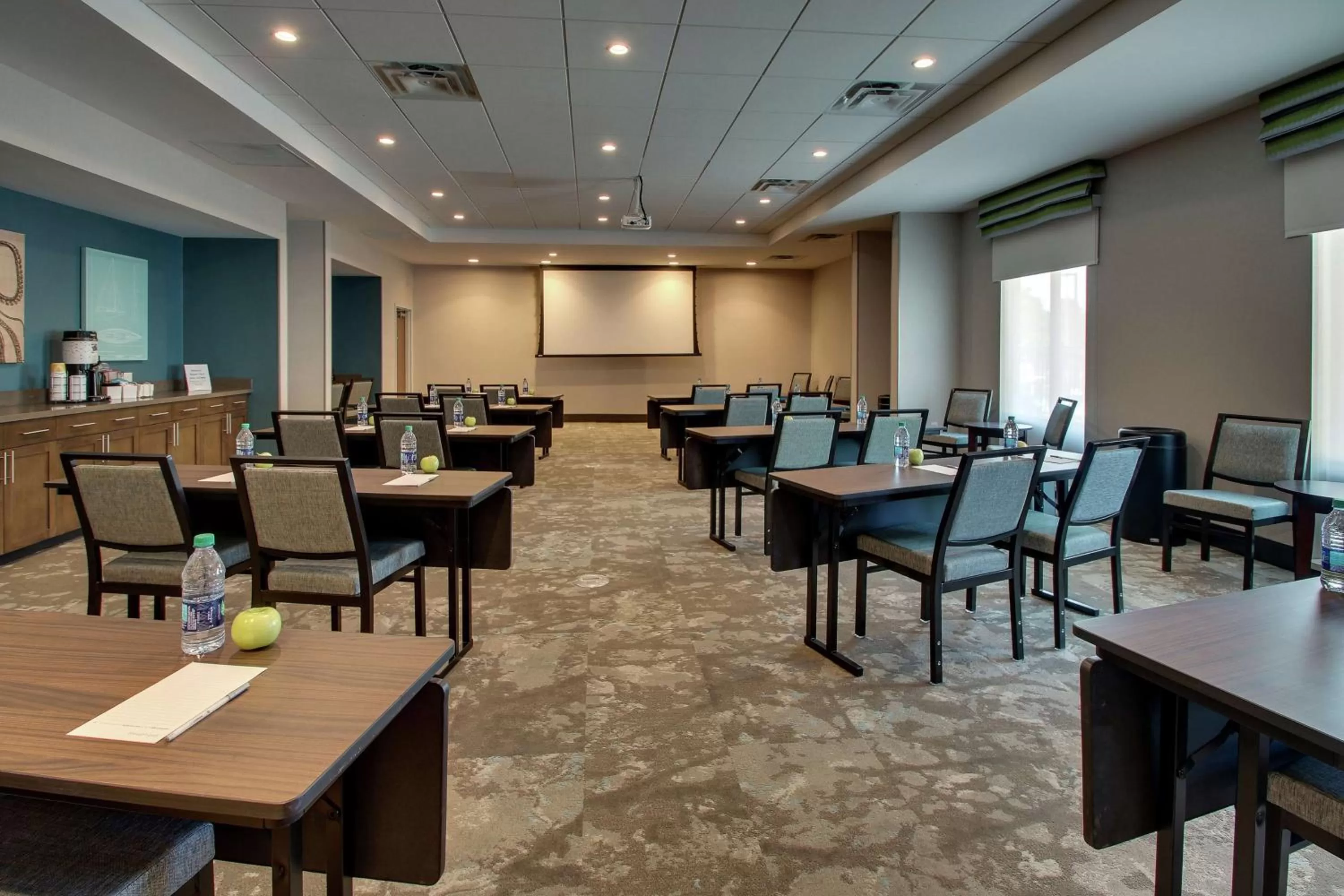 Meeting/conference room in Hampton Inn & Suites By Hilton Southport