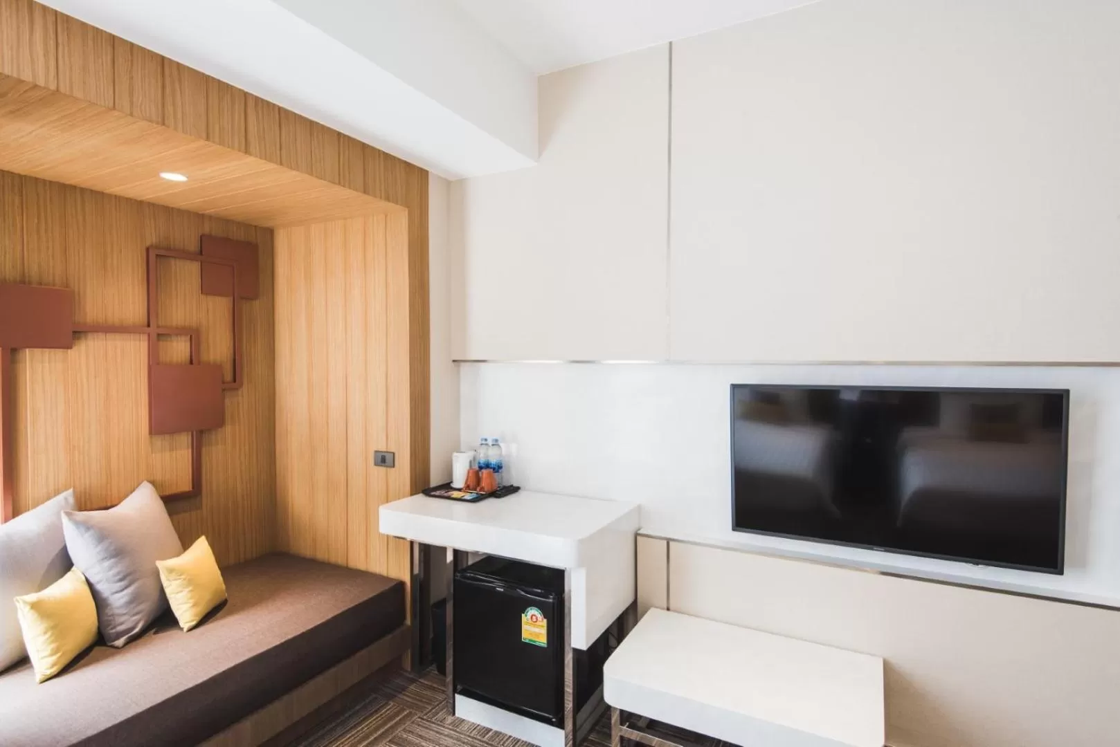 TV and multimedia in twothree a homely hotel - SHA Extra Plus