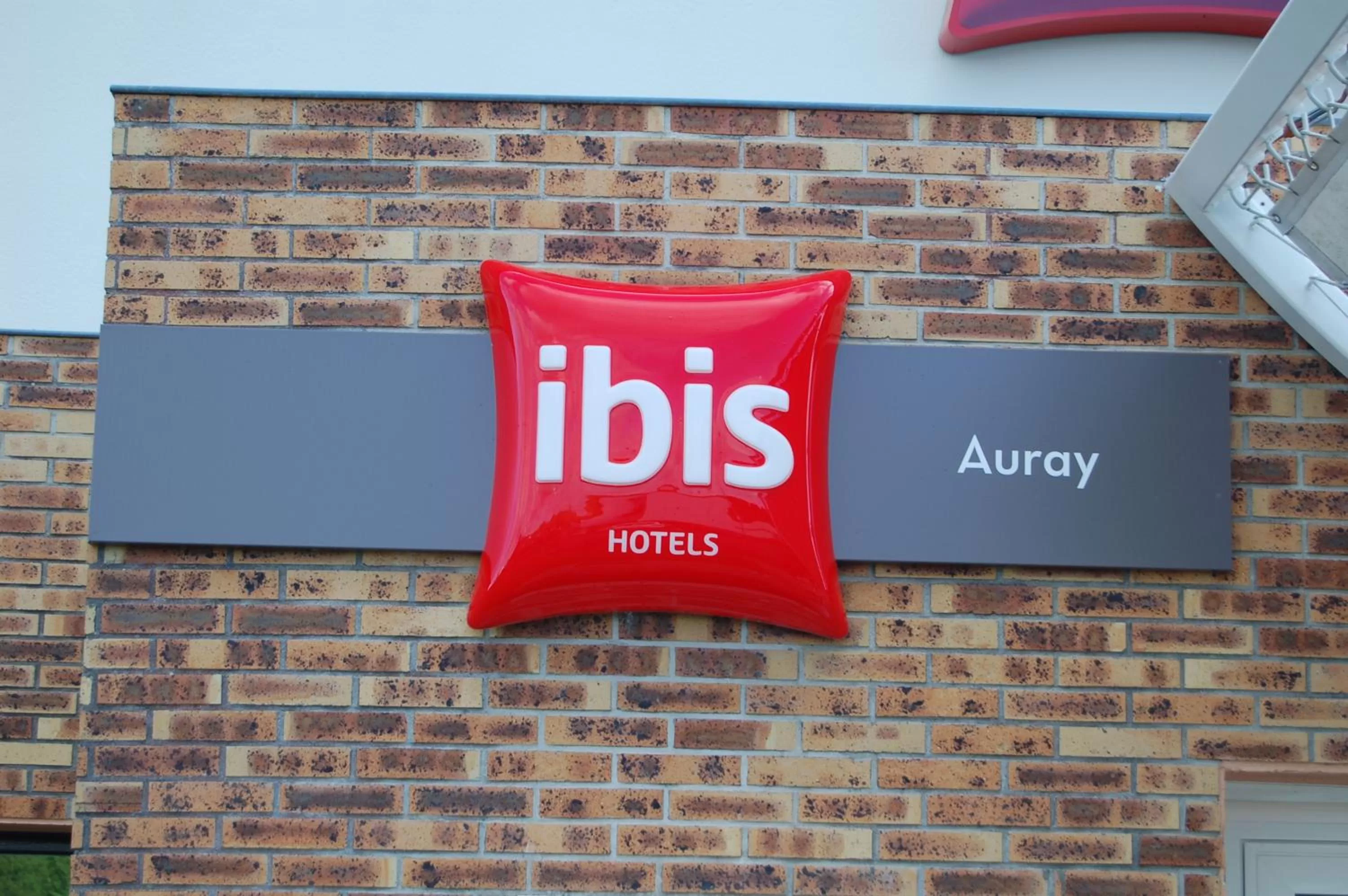 Facade/entrance in Ibis Auray