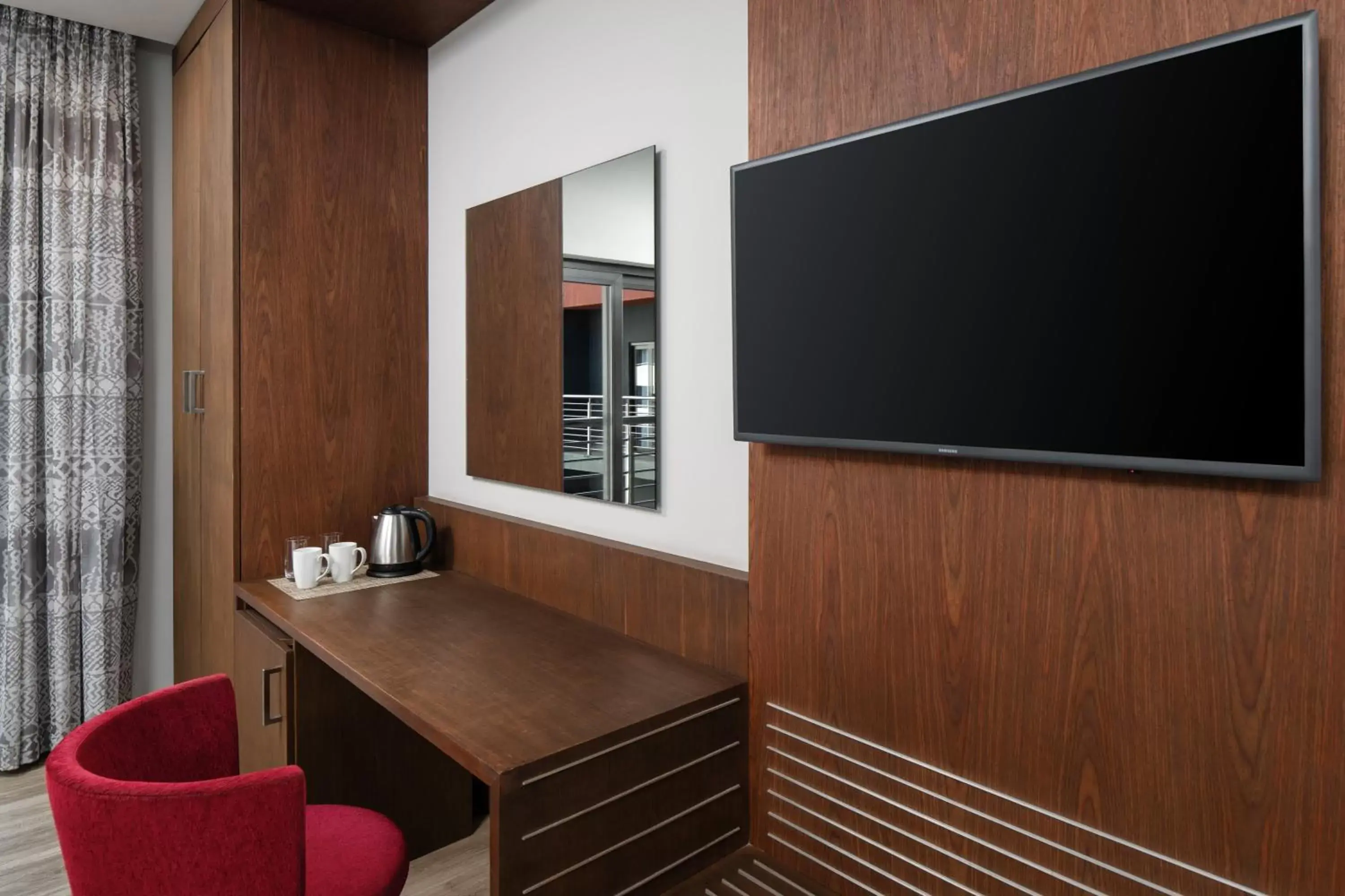 Premium Twin Room with City View in Crowne Plaza - Dar Es Salaam by IHG Premium Twin Room with City View in Crowne Plaza - Dar Es Salaam by IHG