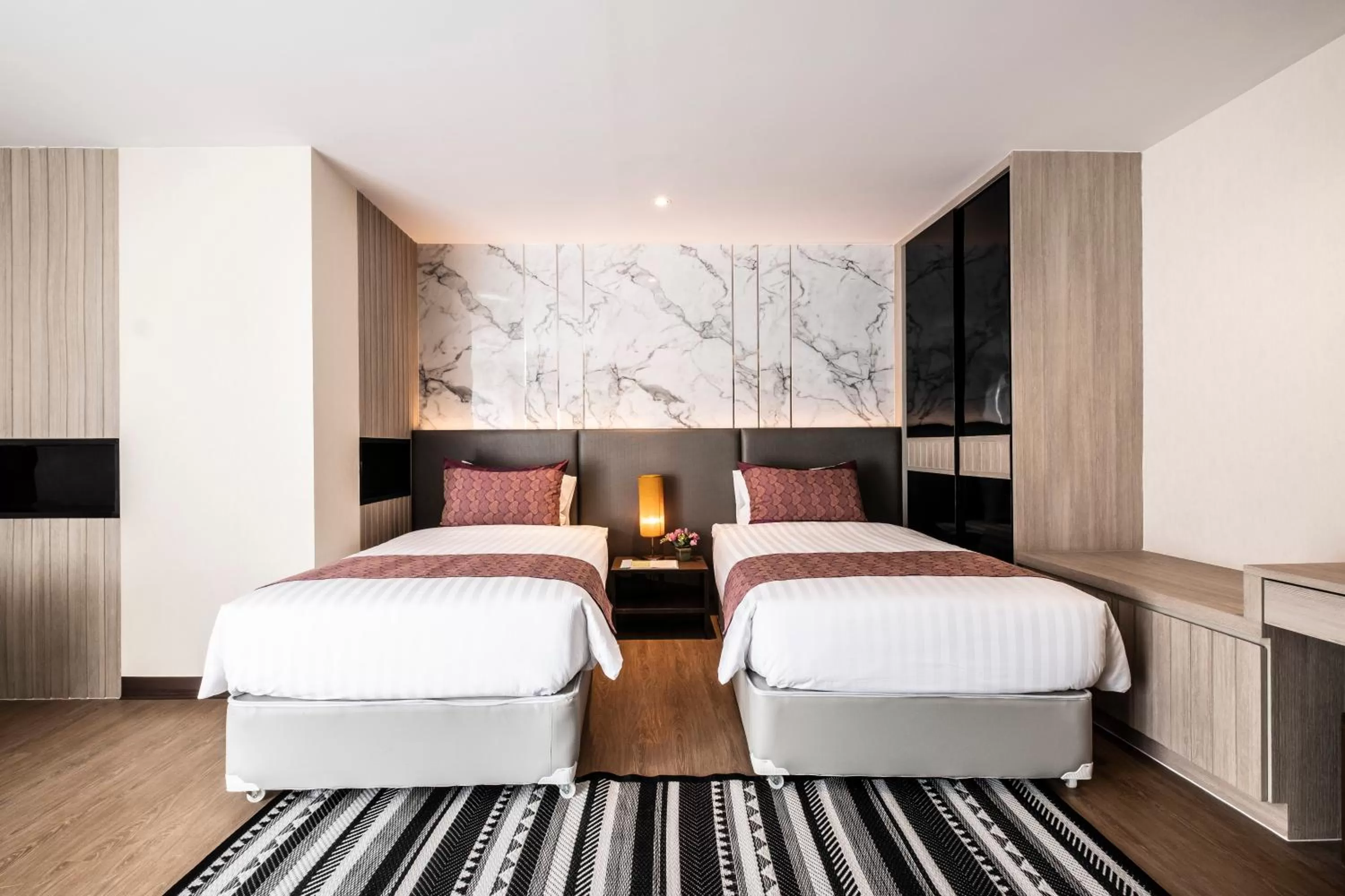 Bed in Sinsuvarn Airport Suite Hotel