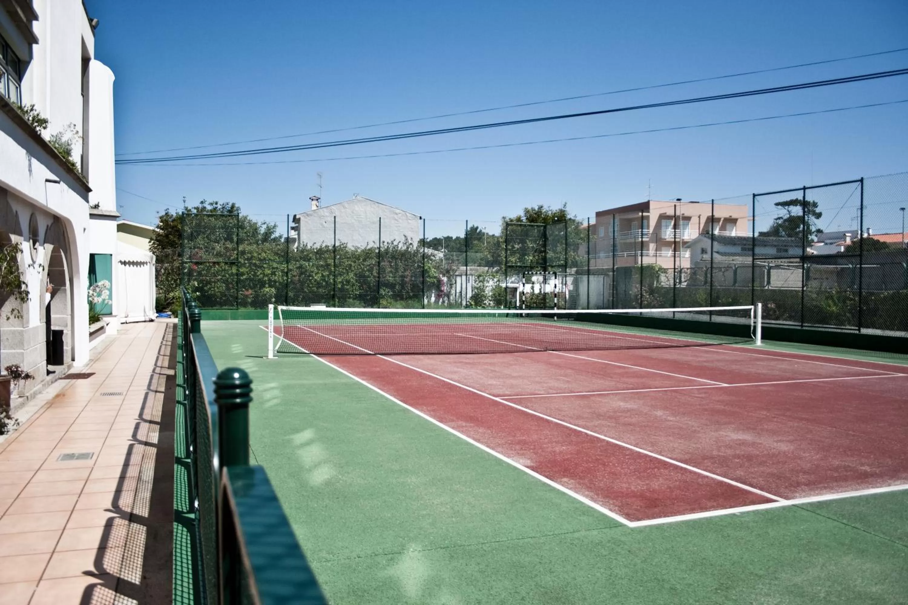 Tennis court in Hotel Suave Mar
