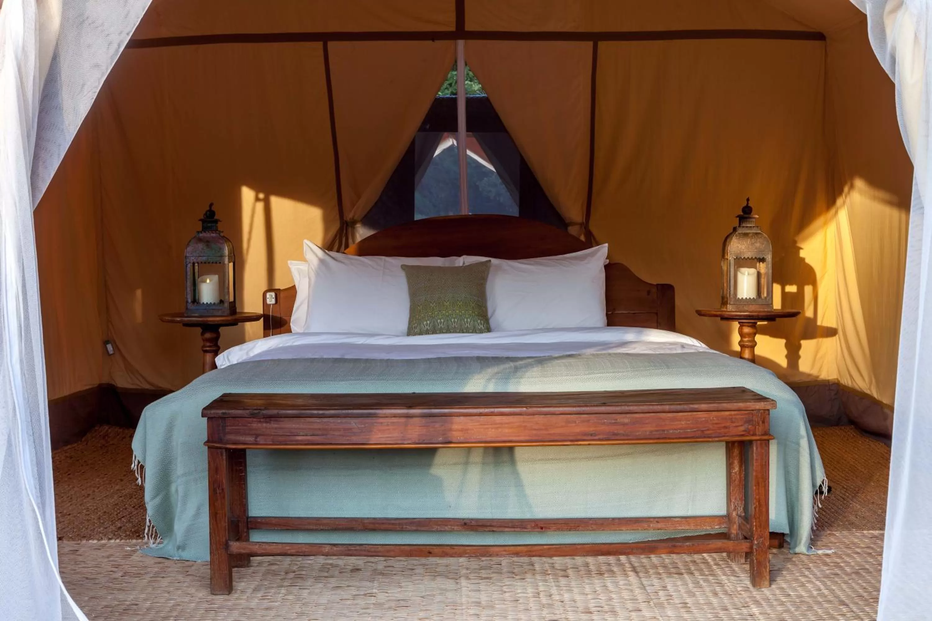 Photo of the whole room, Bed in Heritage Suites Hotel