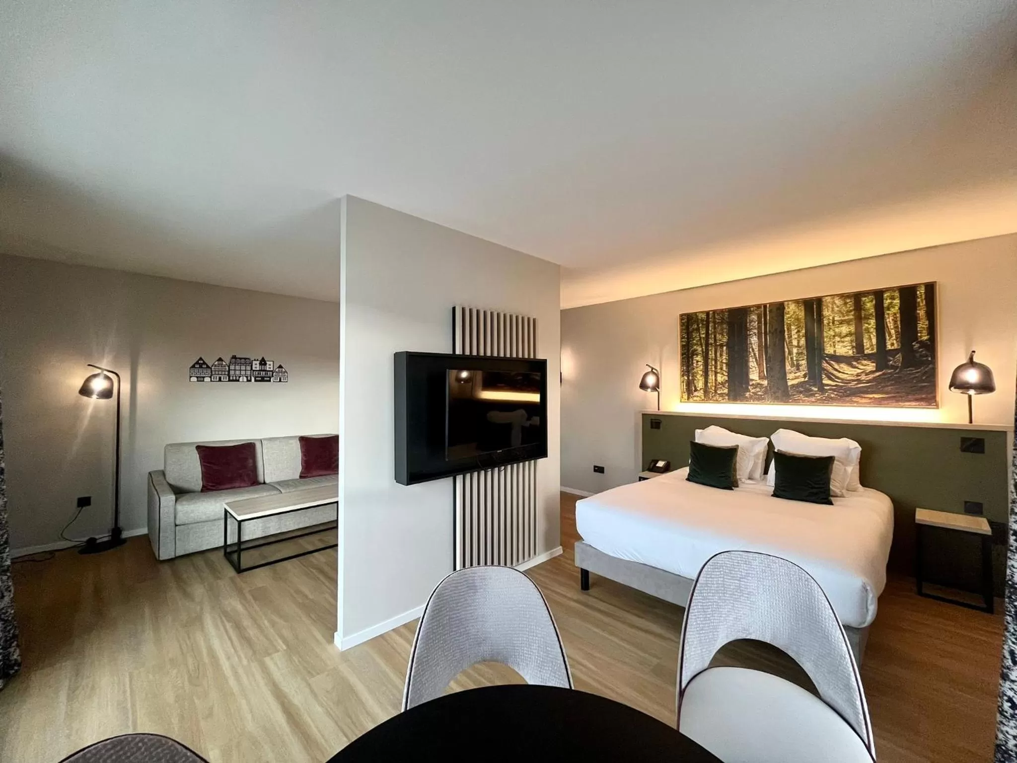 hair dresser, Bed in Citadines Eurometropole Strasbourg