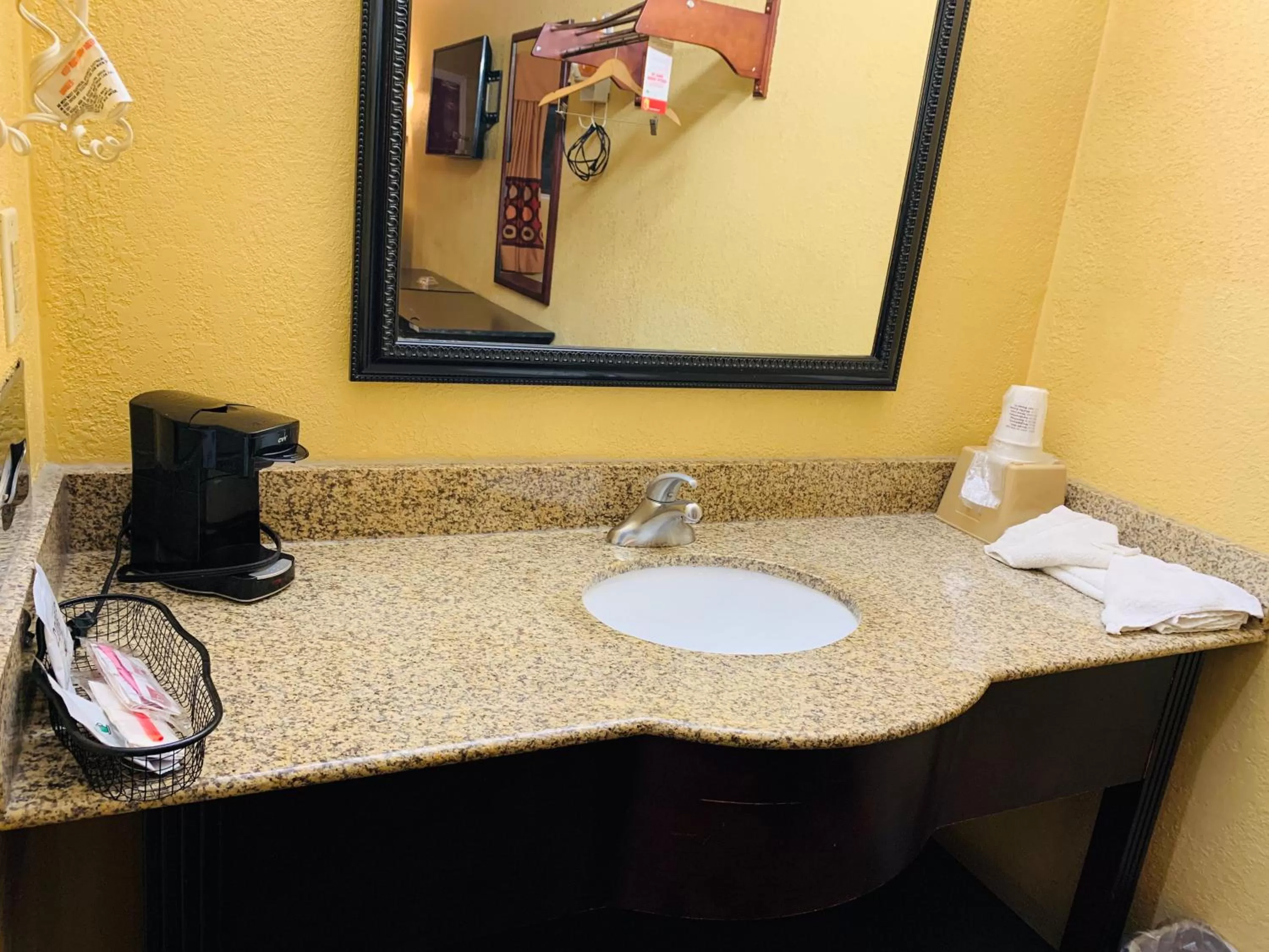 Super 8 by Wyndham Cincinnati-Springdale OH