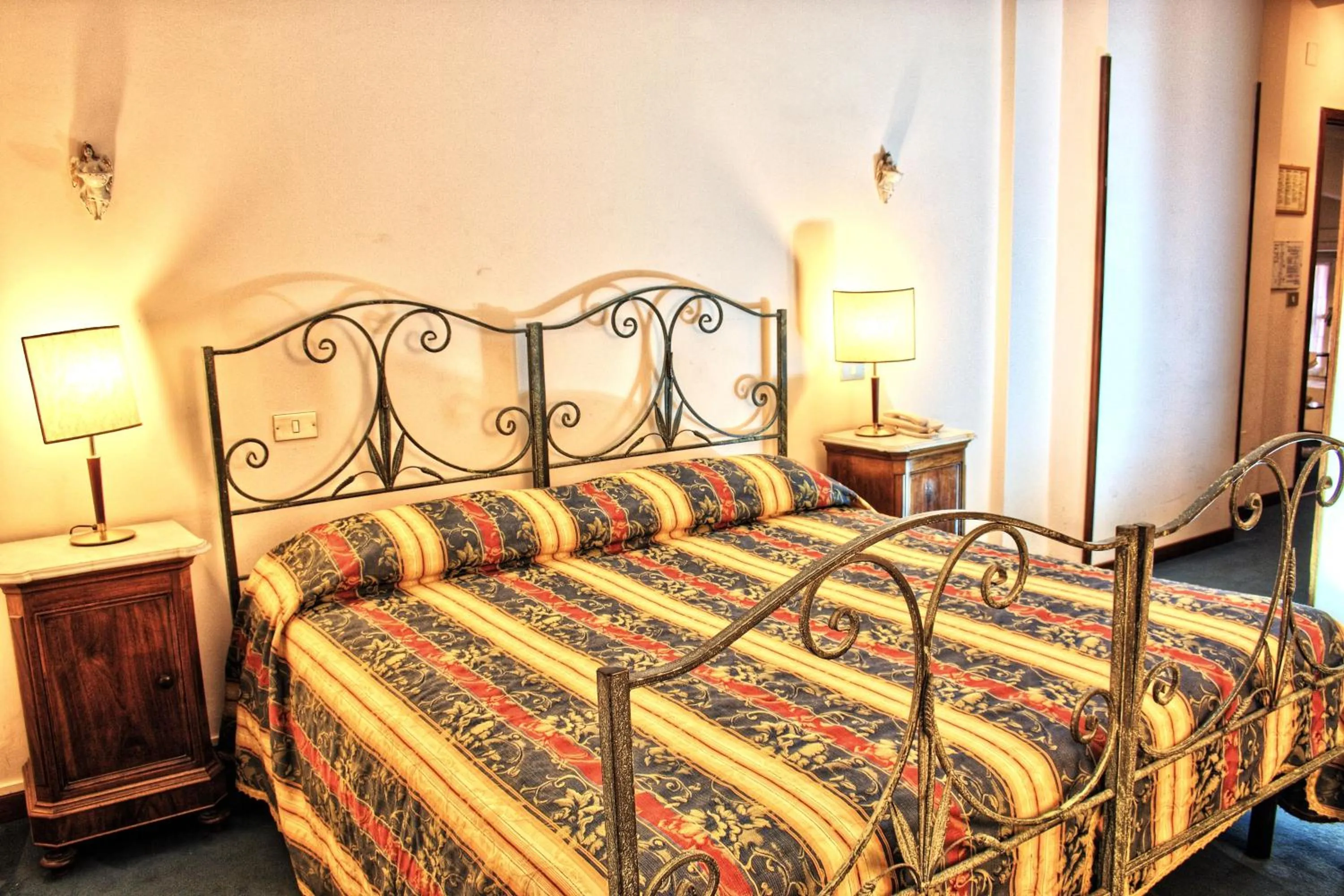 Bed in Hotel Torcolo "Residenze del Cuore"