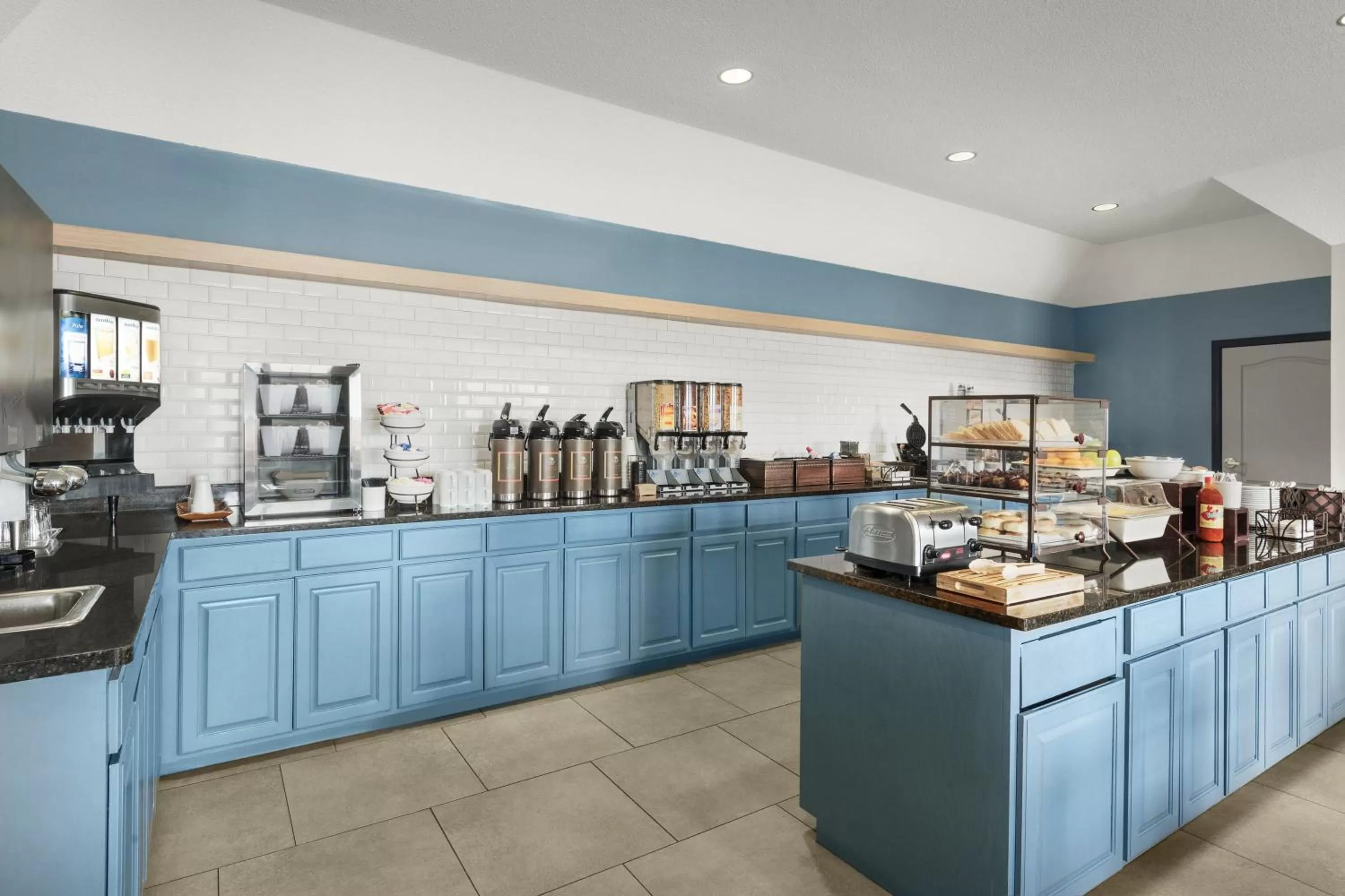 King Suite with Spa Bath in Country Inn & Suites by Radisson, Kansas City at Village West, KS